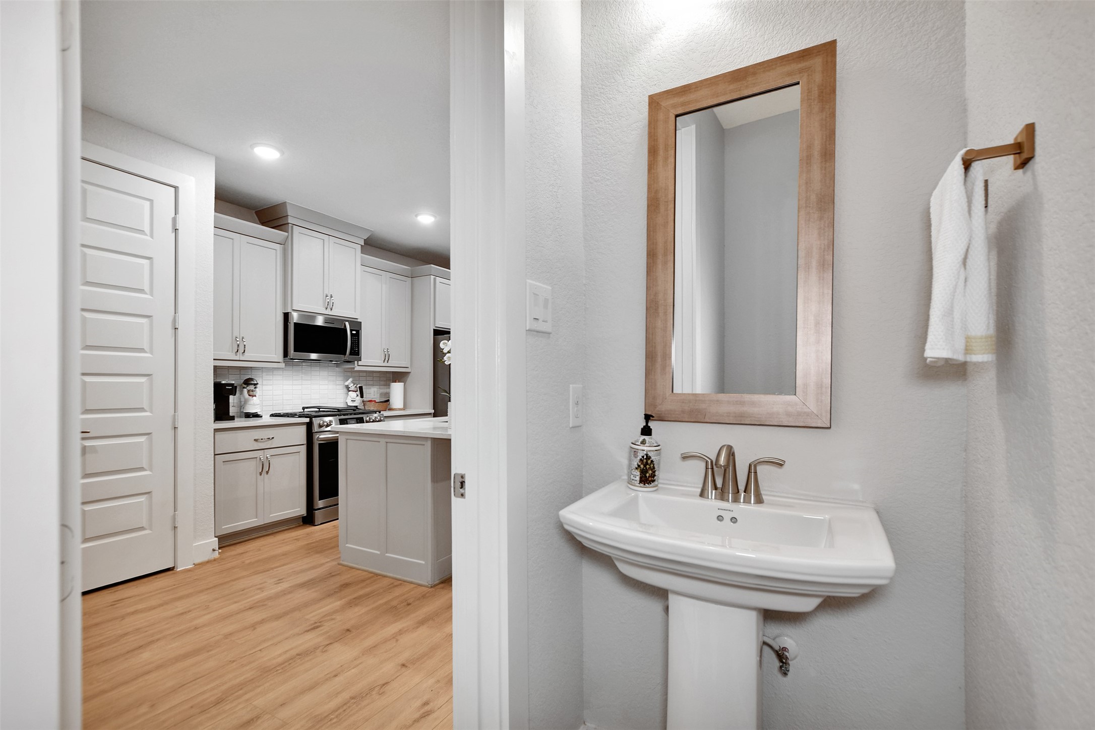 119 E 43rd Street B Property Photo 16