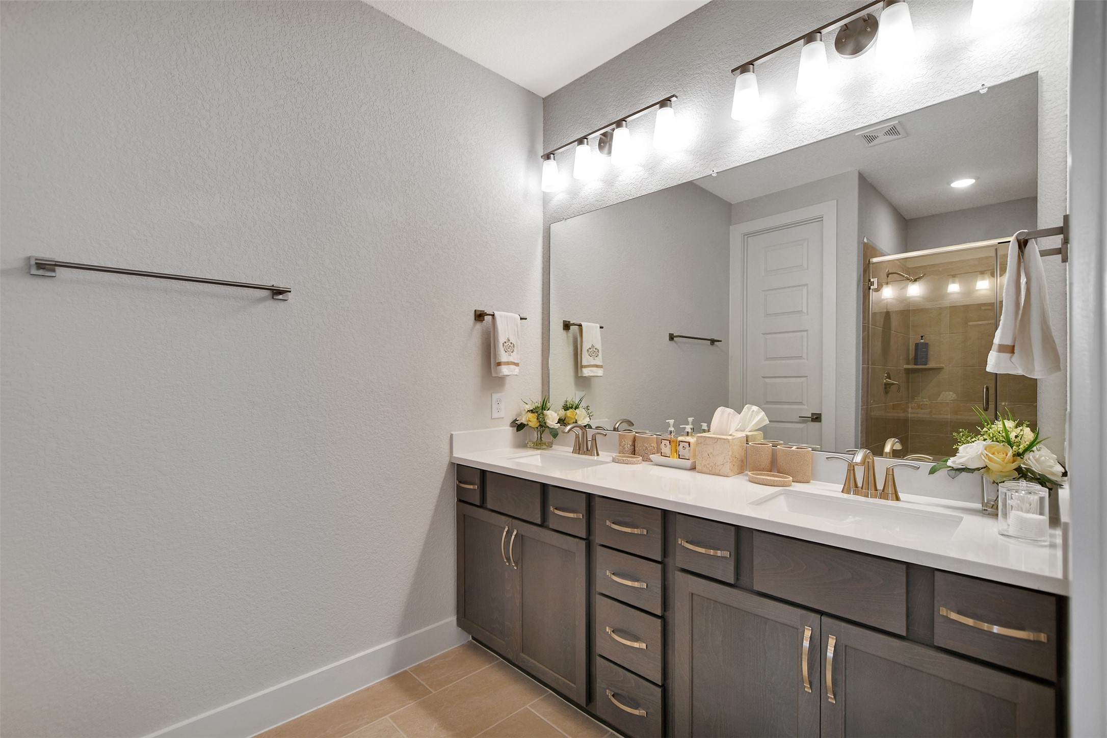 119 E 43rd Street B Property Photo 25