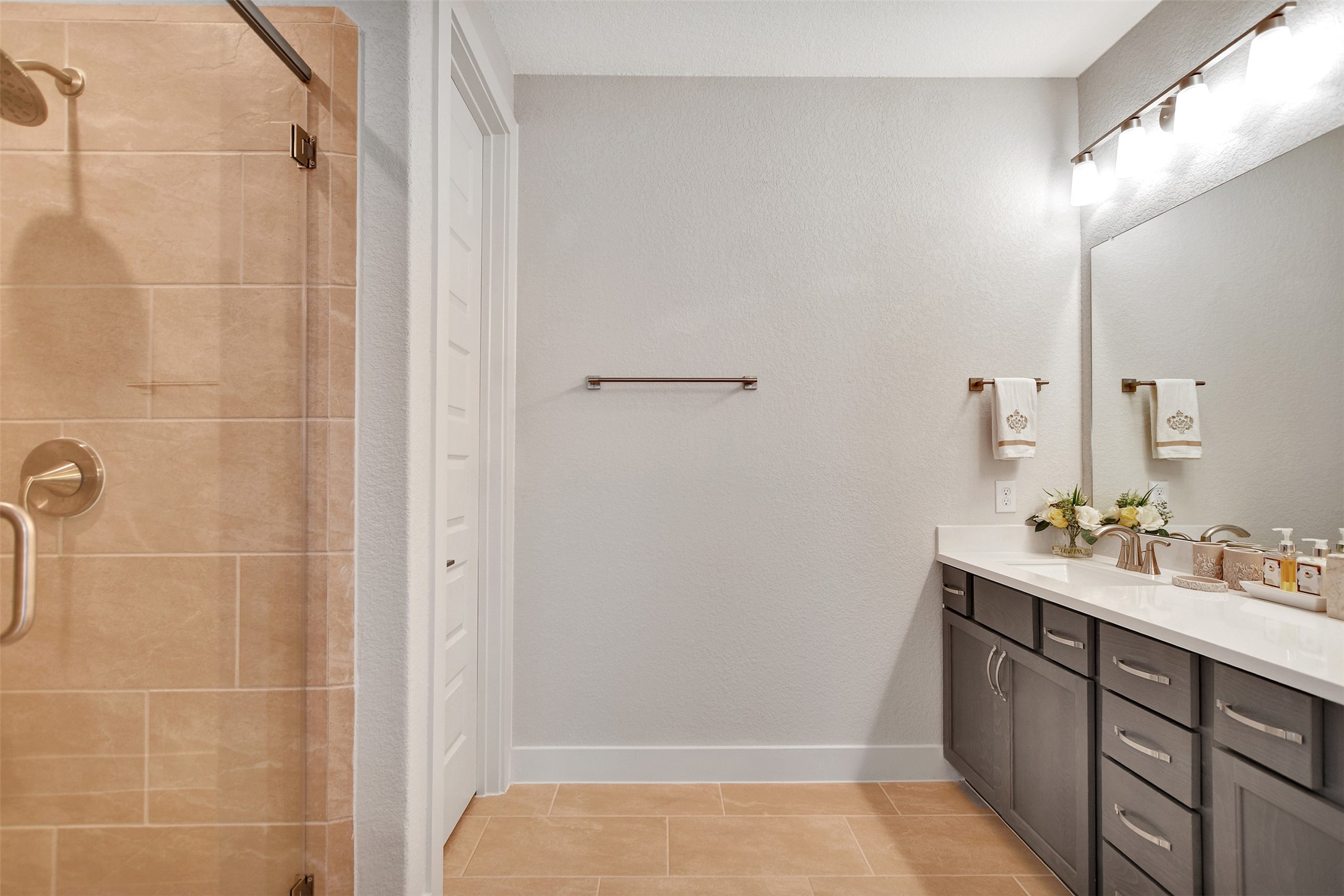 119 E 43rd Street B Property Photo 26
