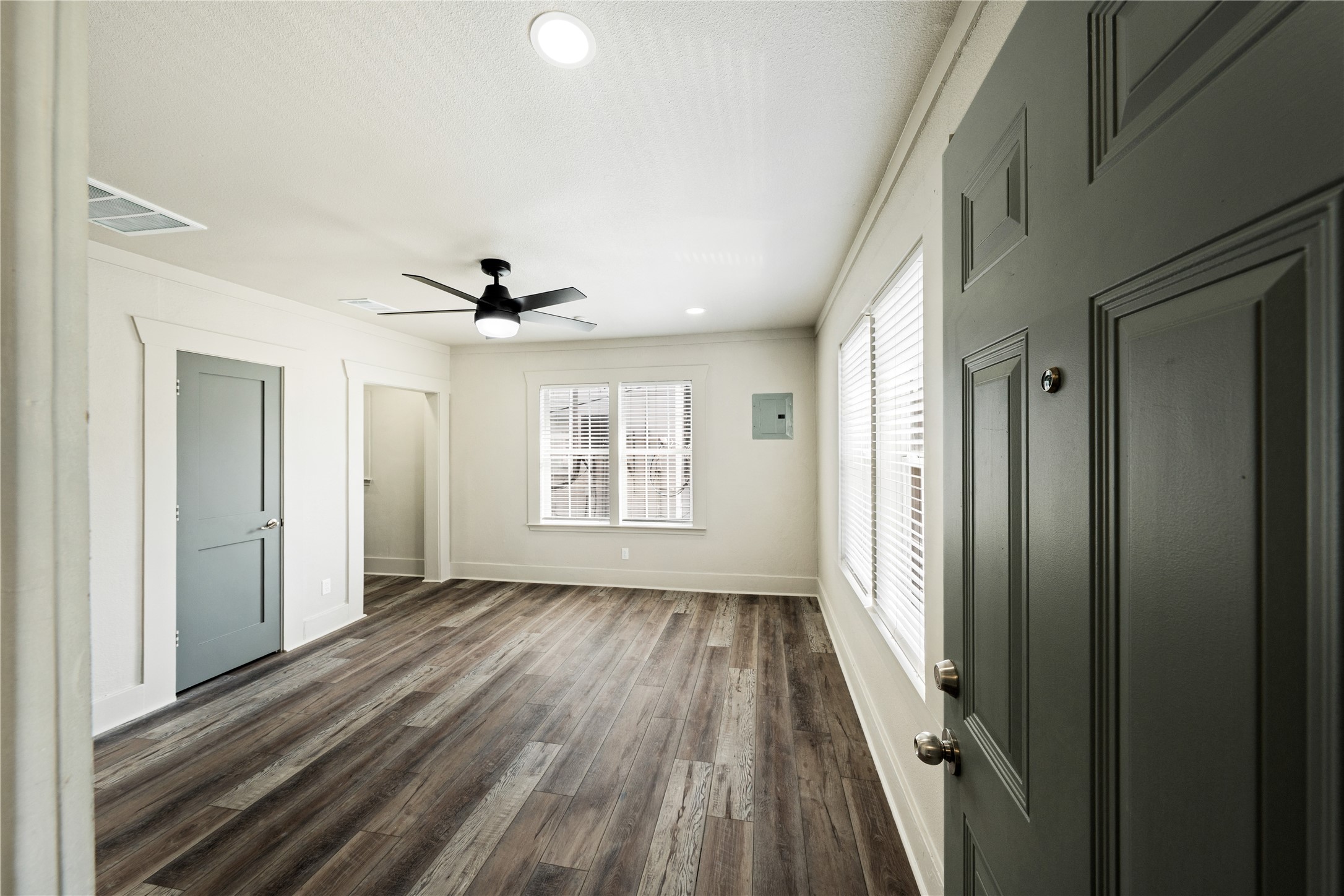211 N Milby Street 4 Property Photo 1