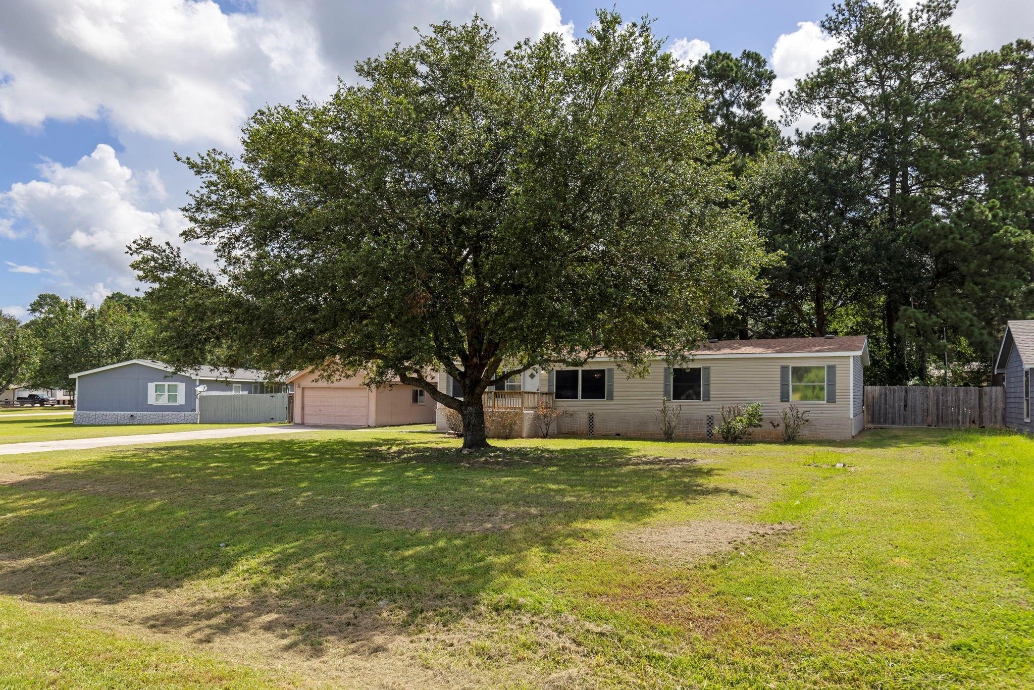 26214 Country Hollow Street Property Photo 3