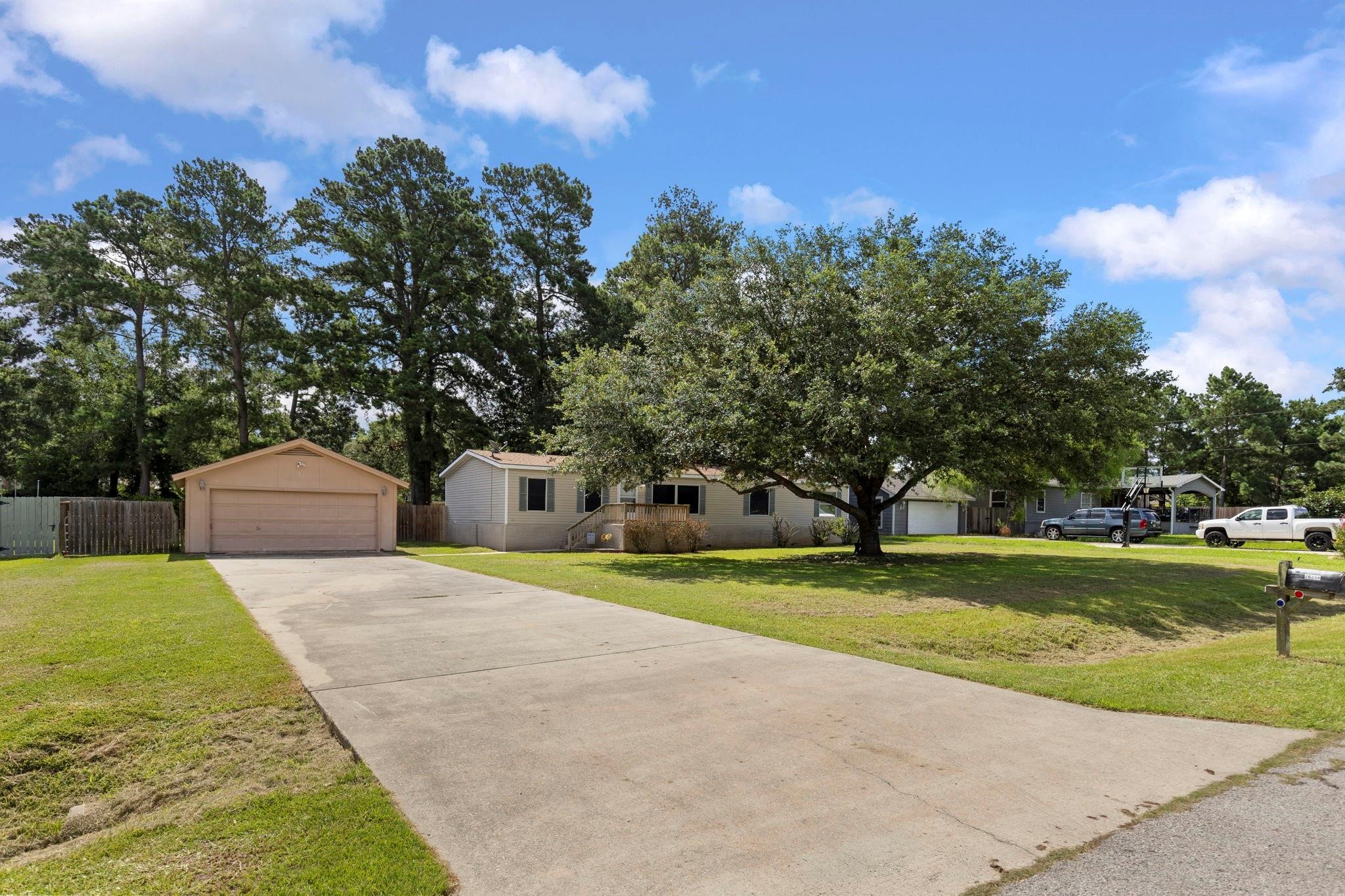 26214 Country Hollow Street Property Photo 4