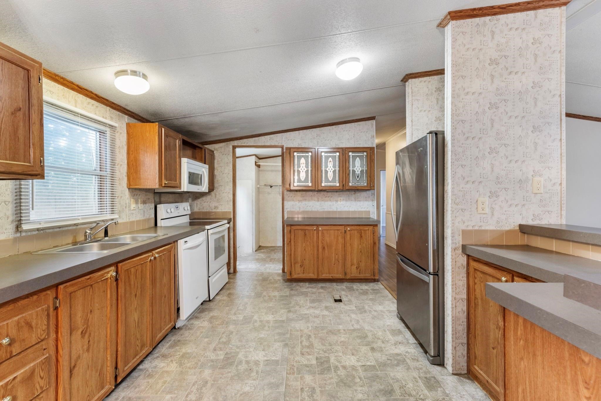 26214 Country Hollow Street Property Photo 10