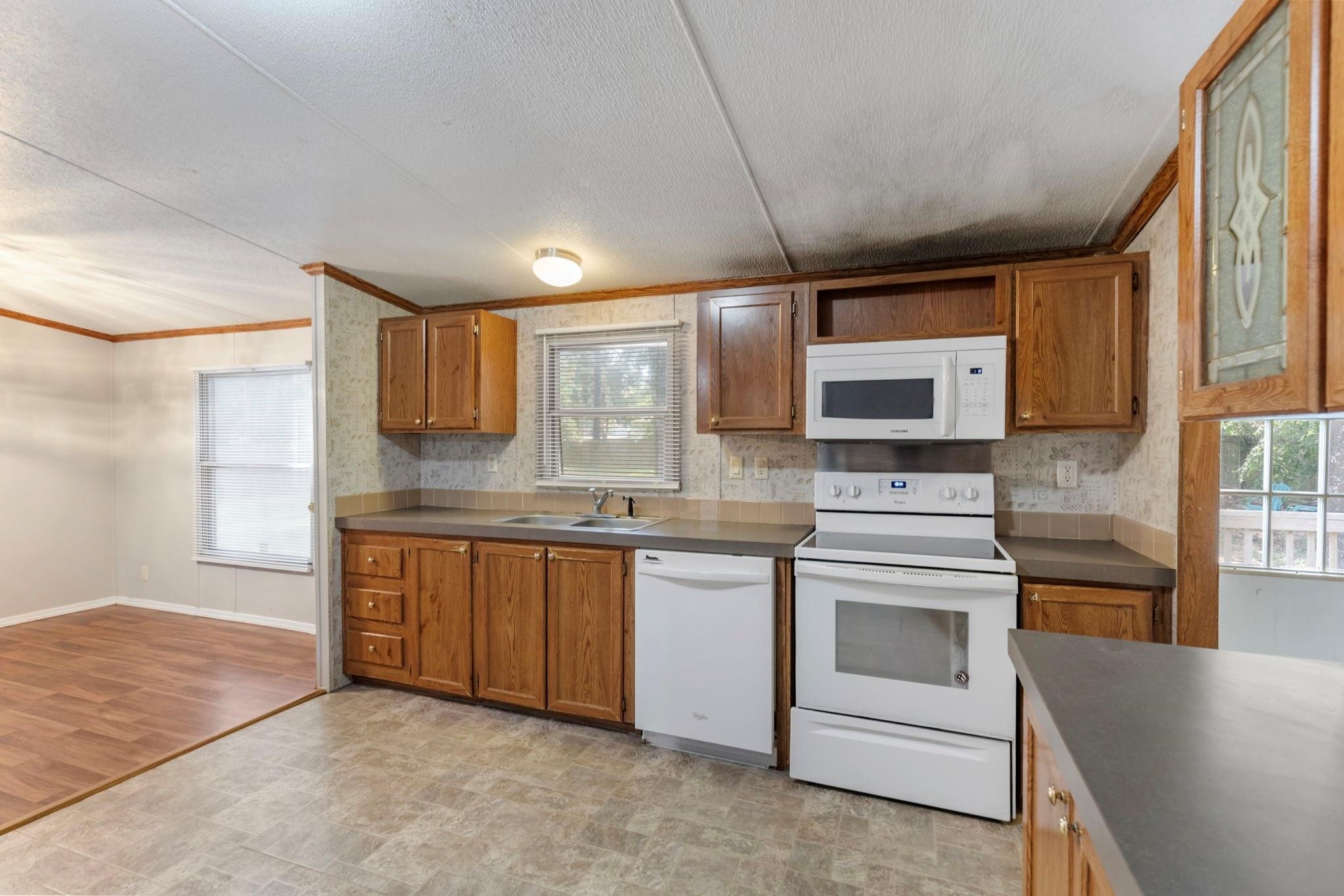 26214 Country Hollow Street Property Photo 12