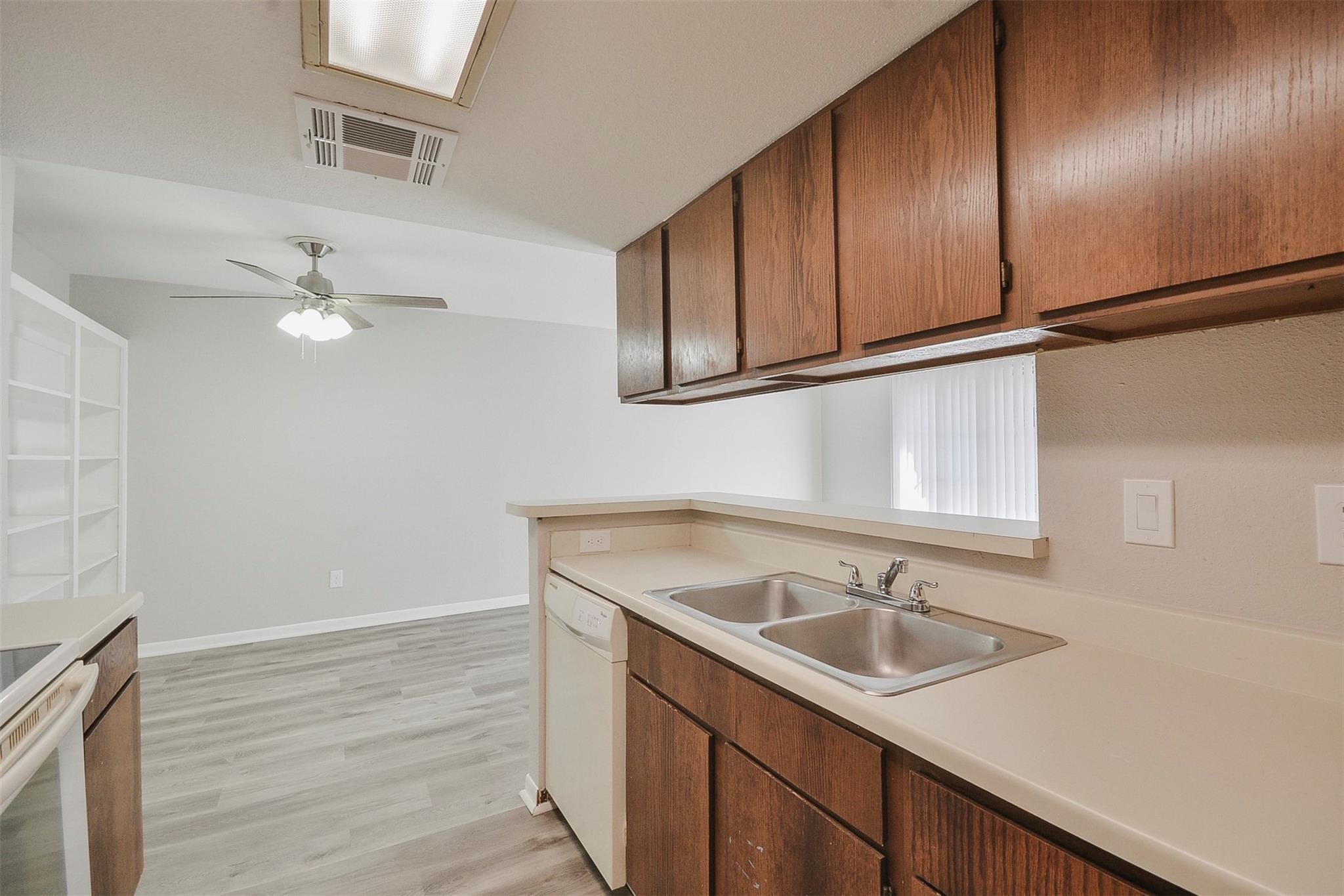 12905 Woodforest Boulevard # 607, Houston Tx 77015 Property Photo 8
