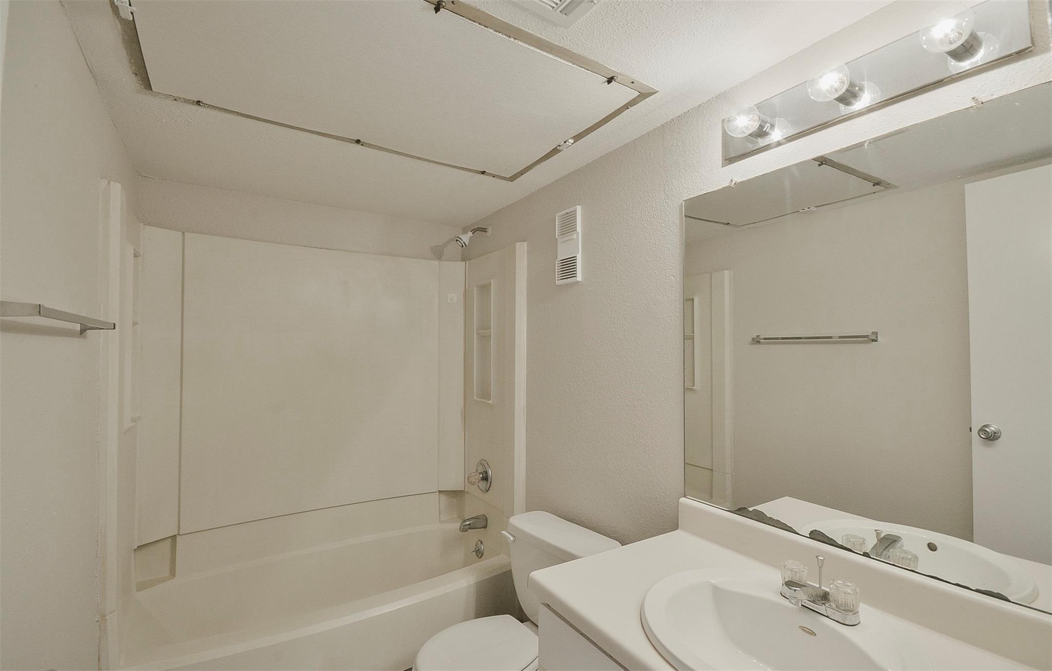 12905 Woodforest Boulevard # 607, Houston Tx 77015 Property Photo 13