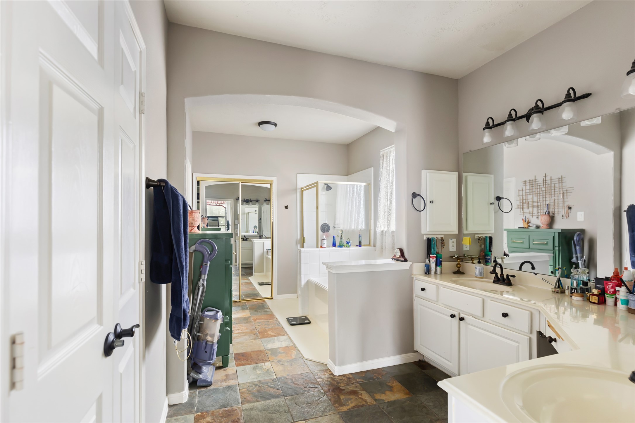 1831 Country Club Cove Drive Property Photo 20