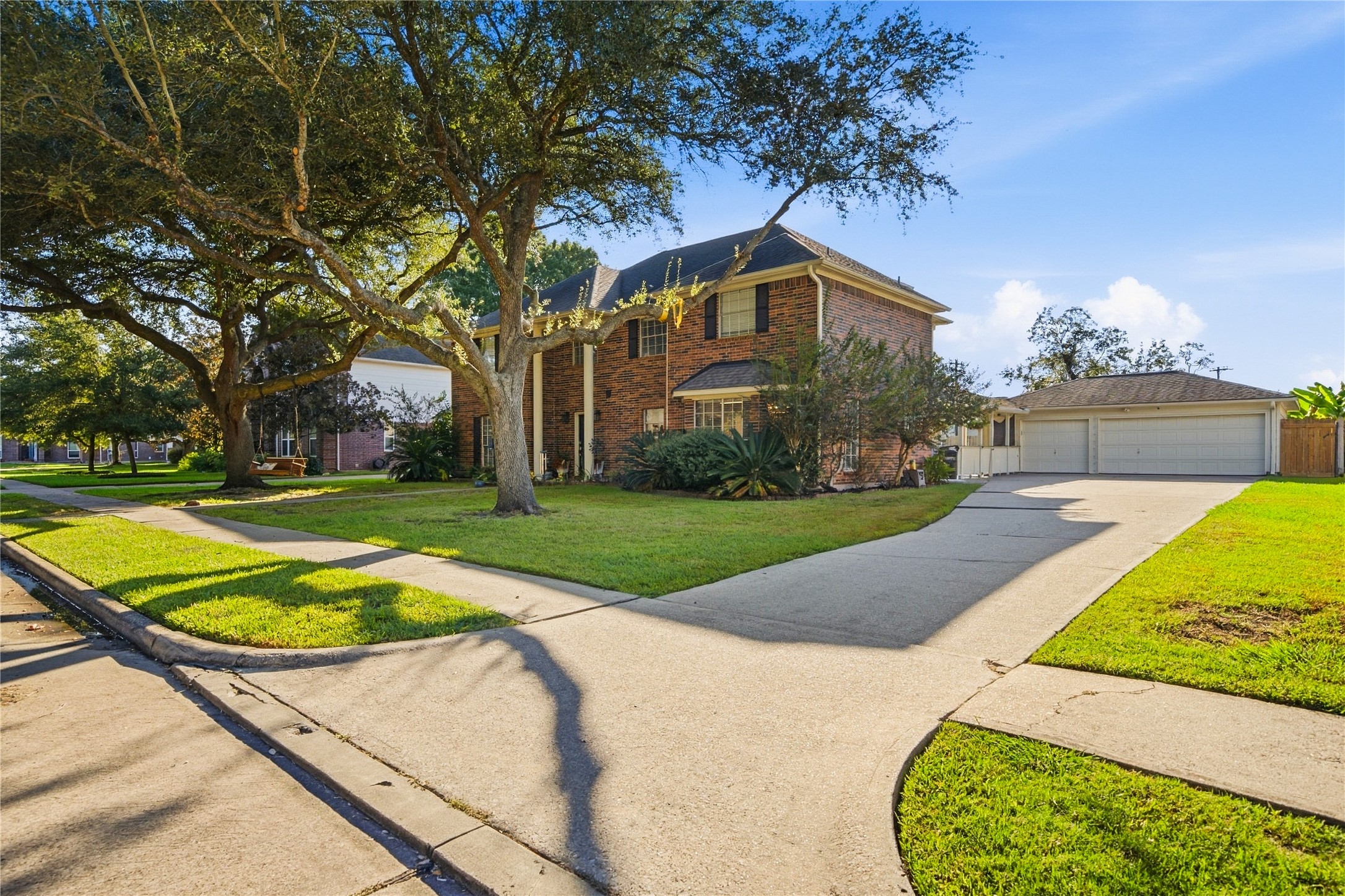405 Regency Court Property Photo 1