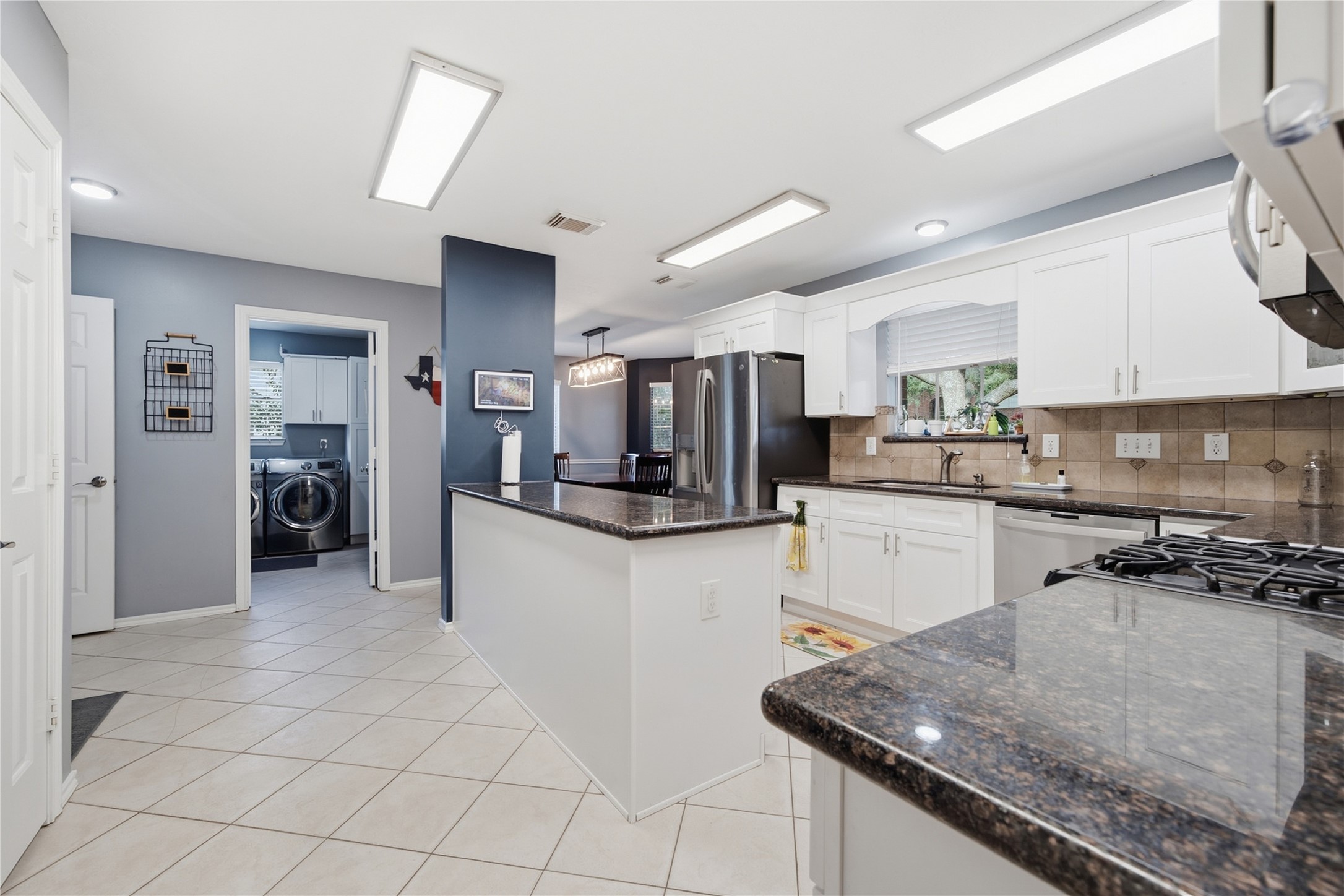 405 Regency Court Property Photo 4