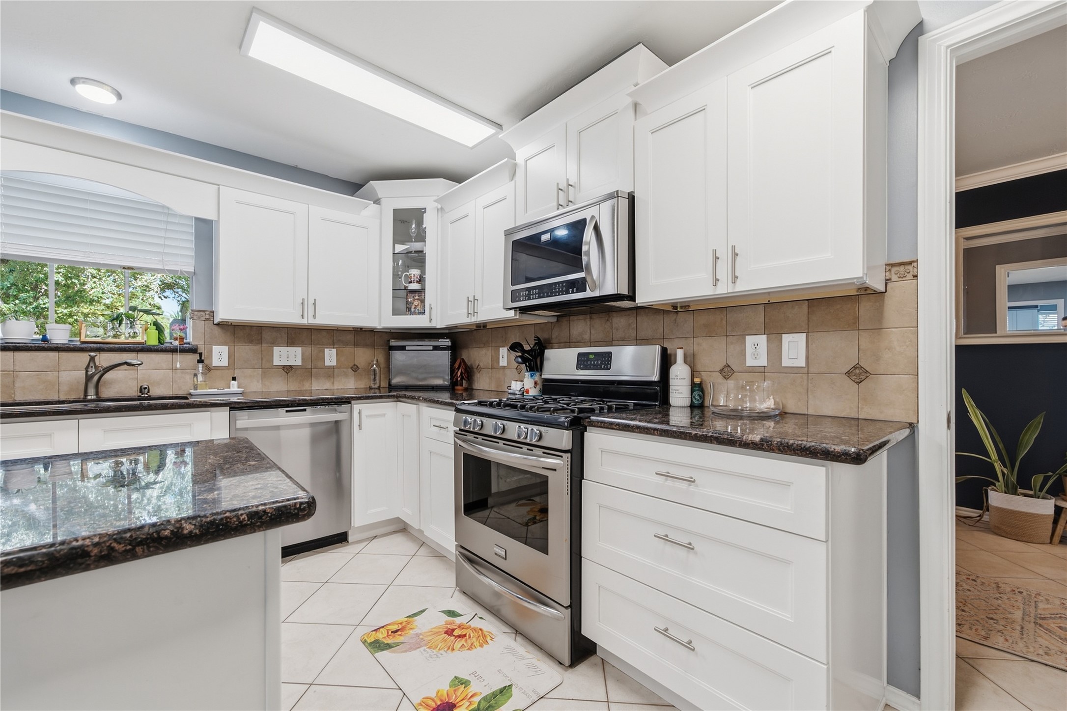 405 Regency Court Property Photo 7