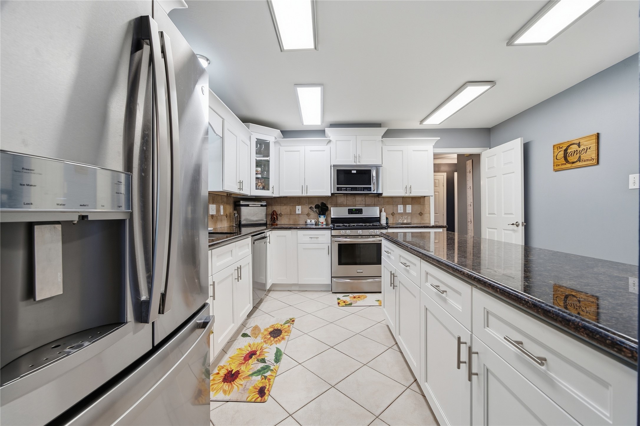 405 Regency Court Property Photo 8