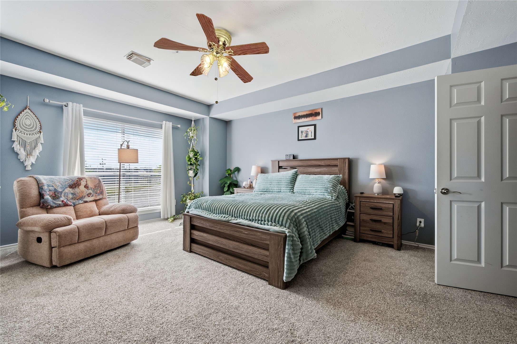 405 Regency Court Property Photo 11