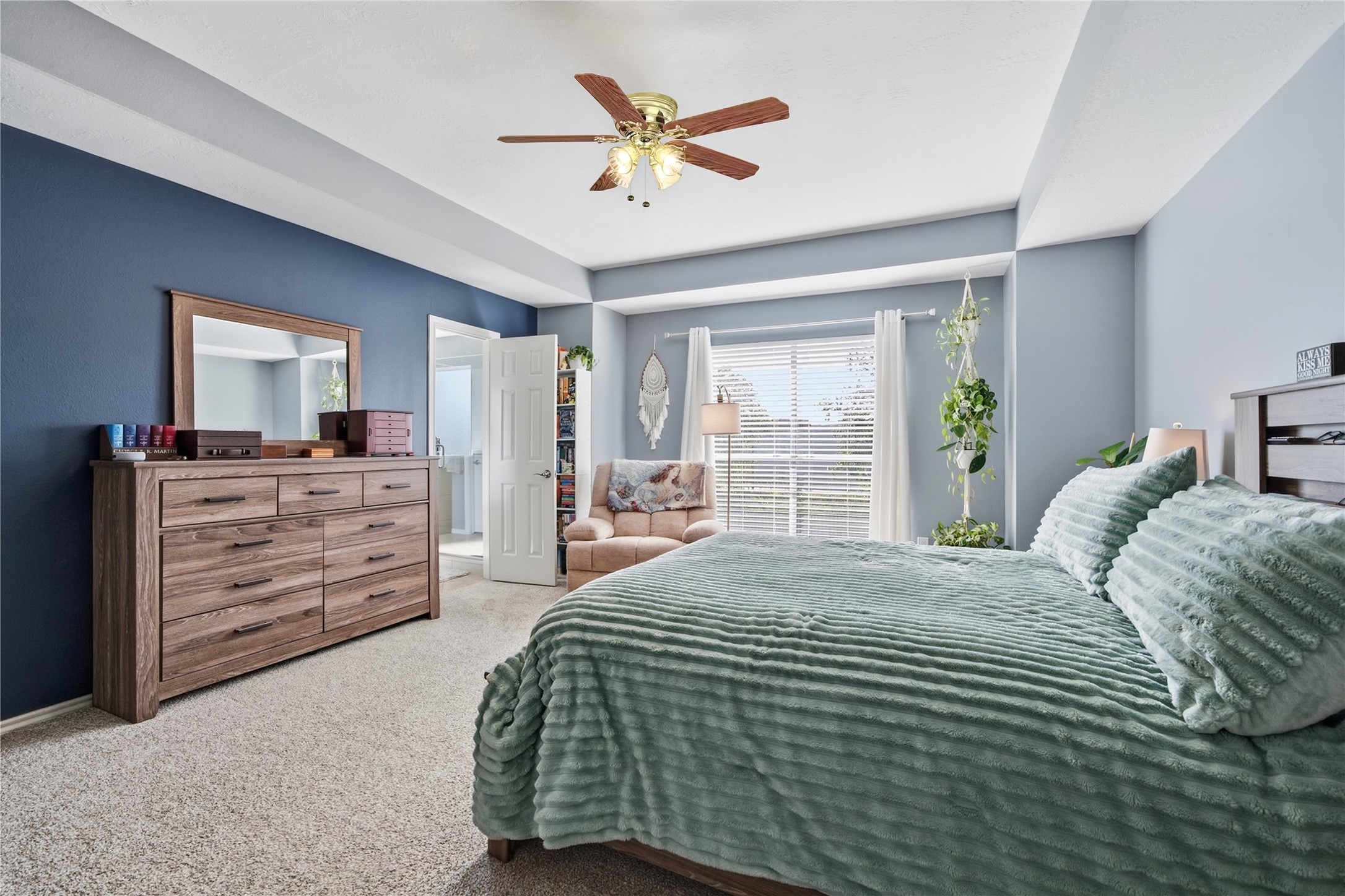 405 Regency Court Property Photo 12