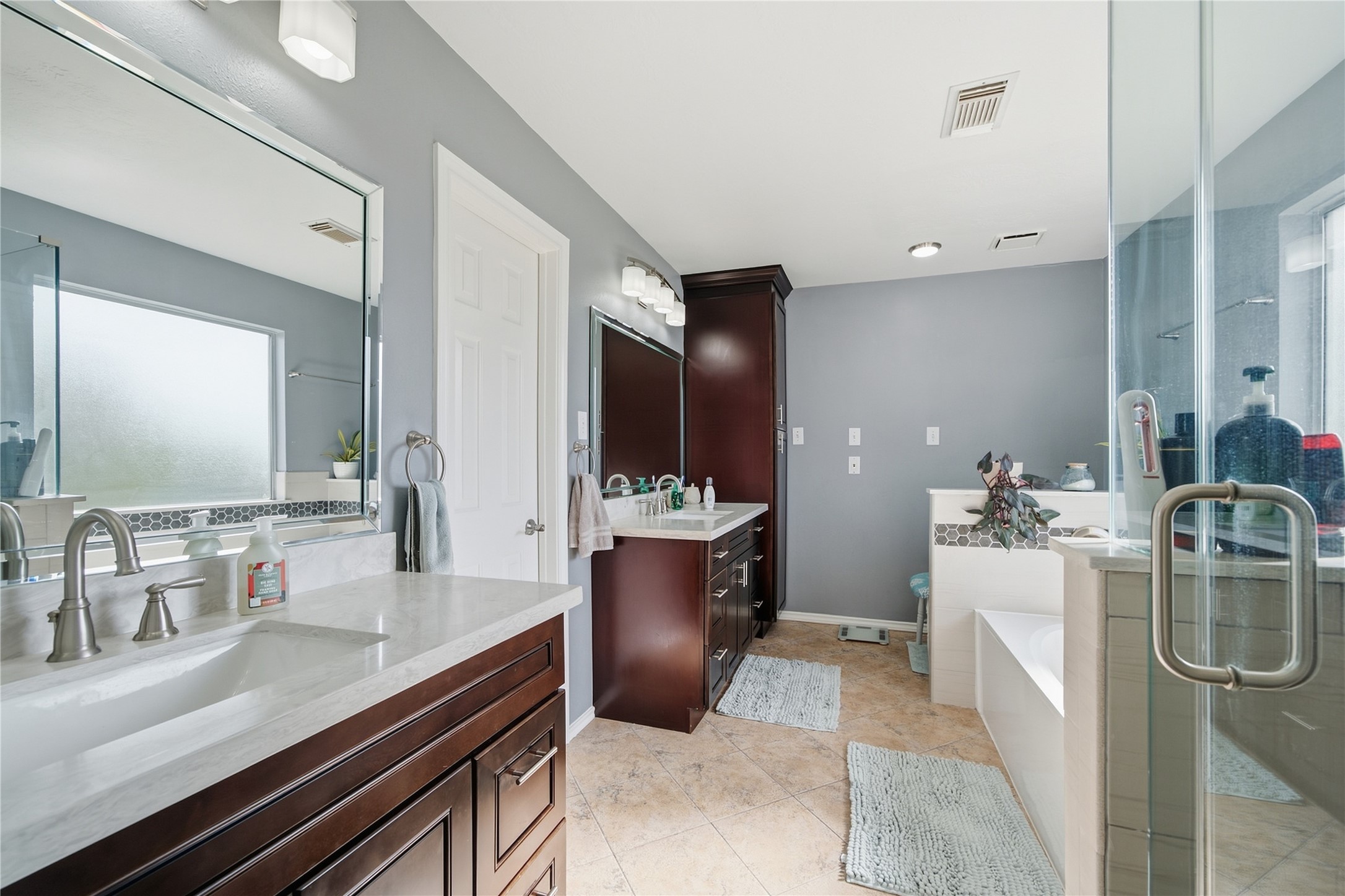 405 Regency Court Property Photo 13