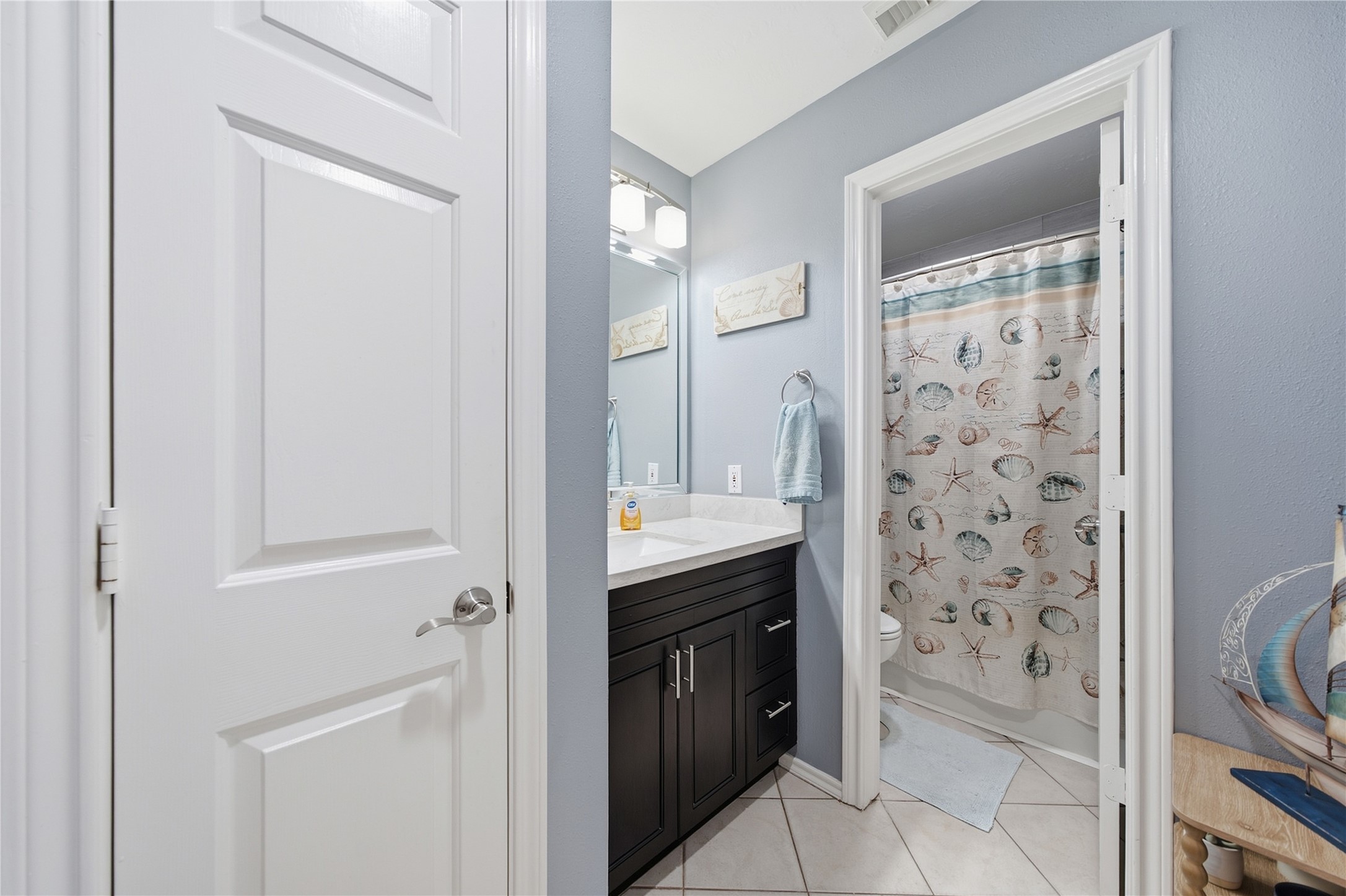 405 Regency Court Property Photo 25