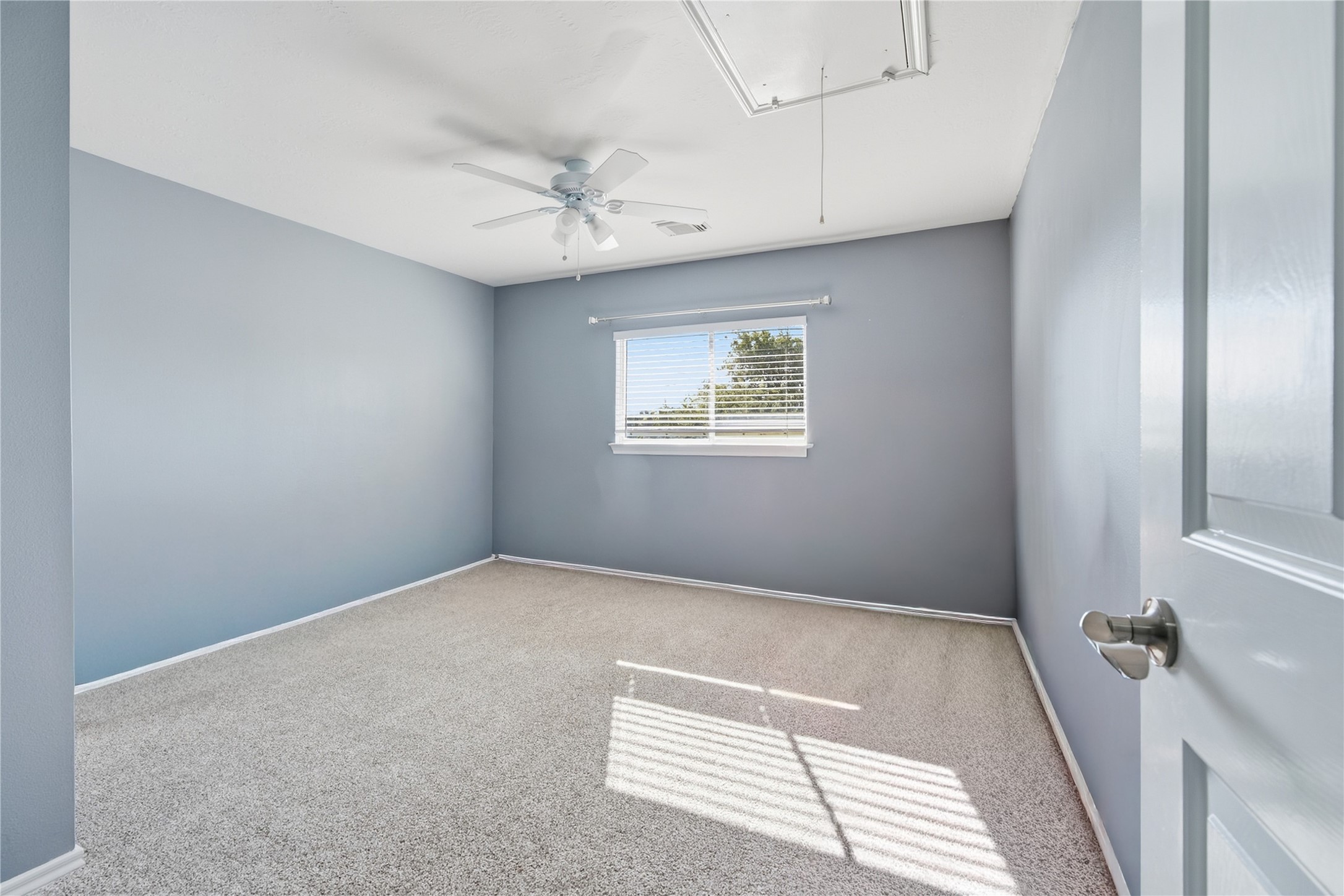 405 Regency Court Property Photo 27
