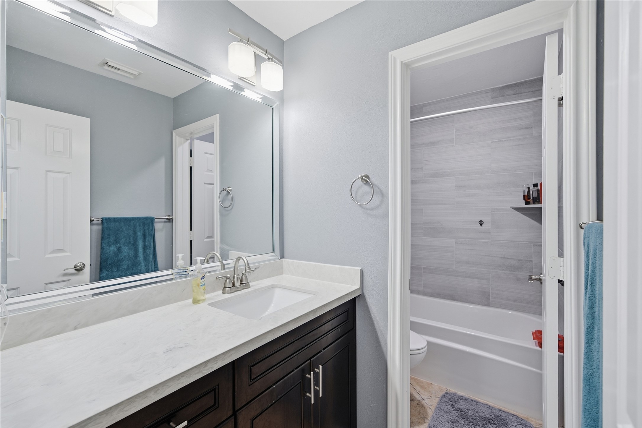 405 Regency Court Property Photo 28