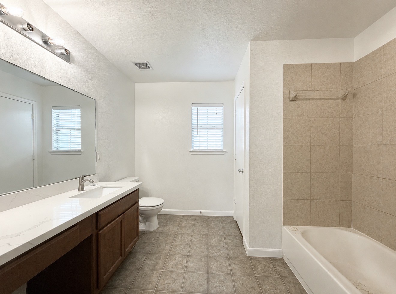 910 Staffordale Manor Lane Property Photo 10