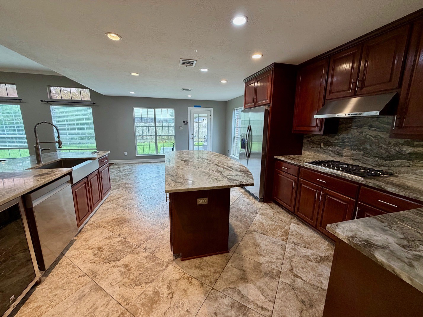 2119 Meadows Boulevard Property Photo 3