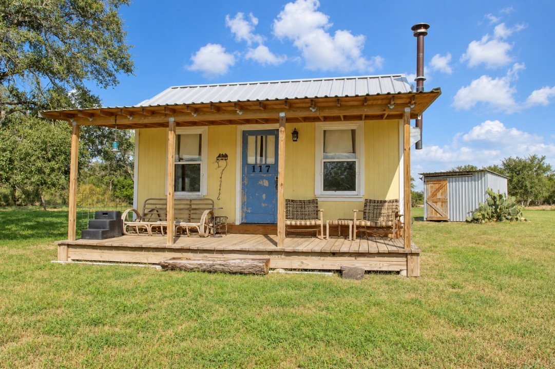 2491 E Fannin Street Property Photo 3