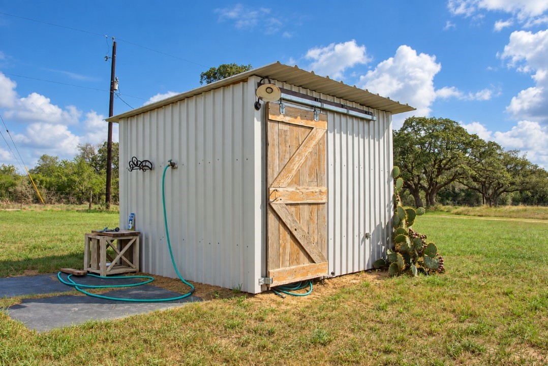 2491 E Fannin Street Property Photo 4