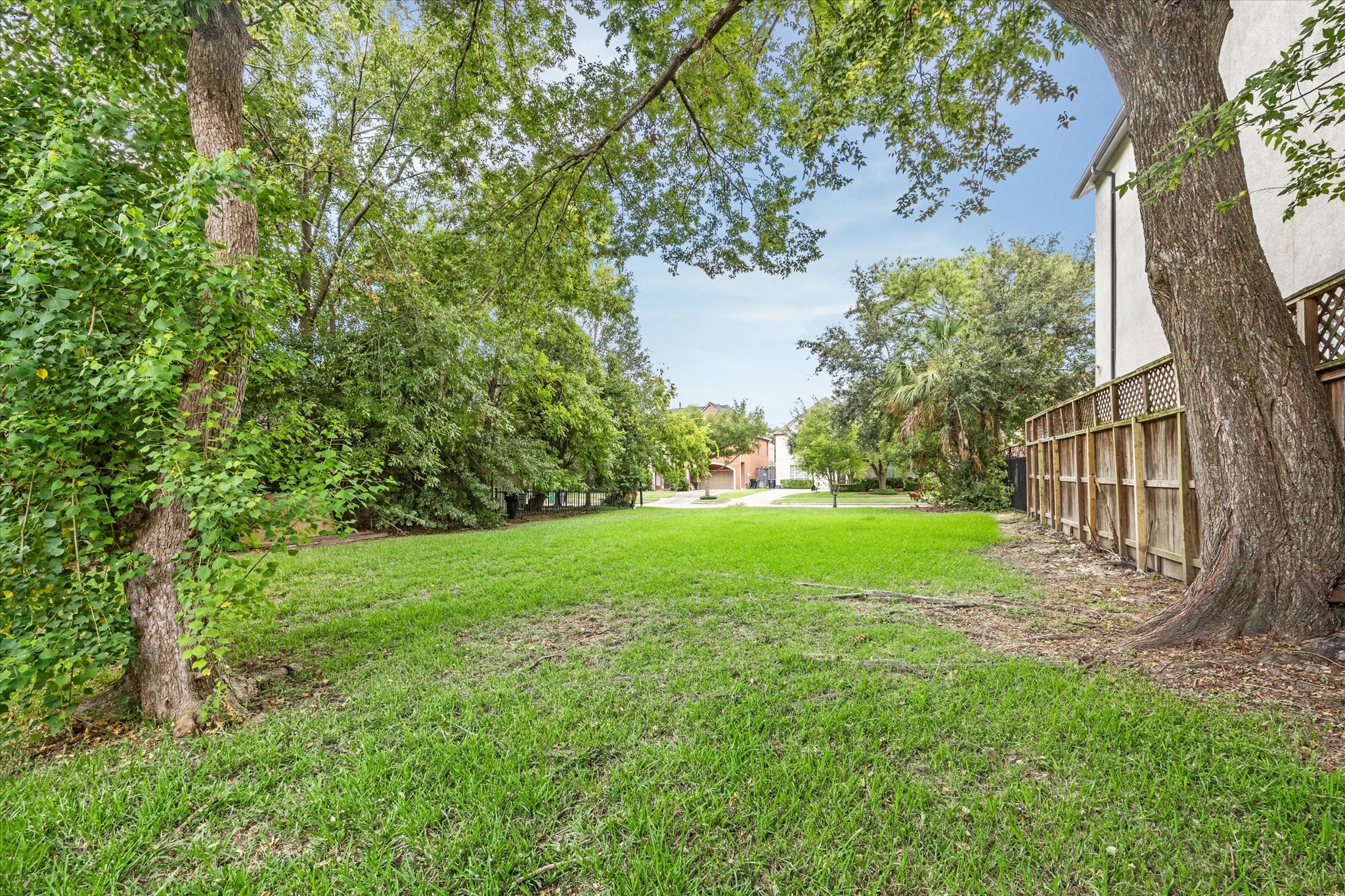 5357 Lampasas St Property Photo 3