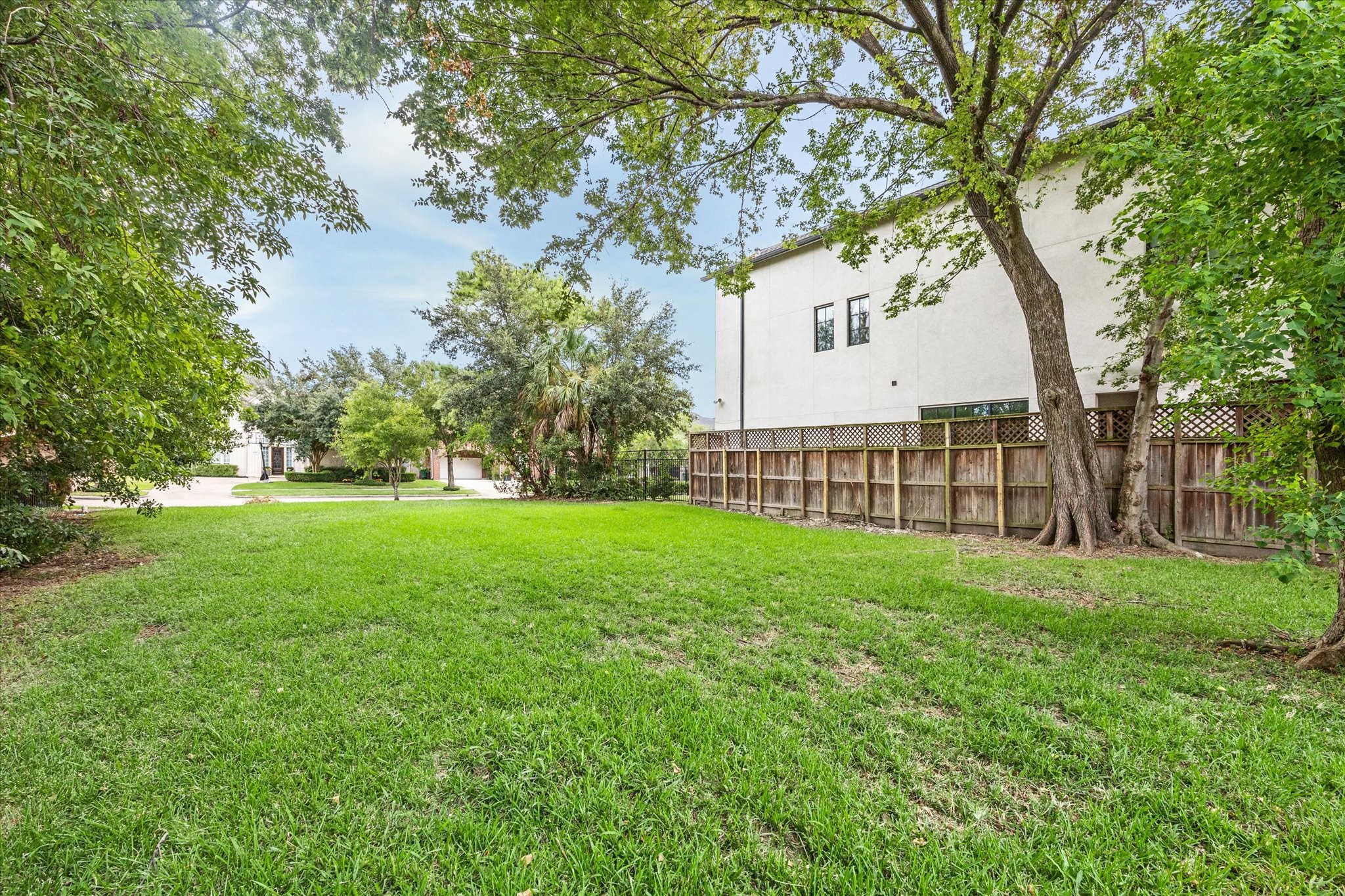 5357 Lampasas St Property Photo 4