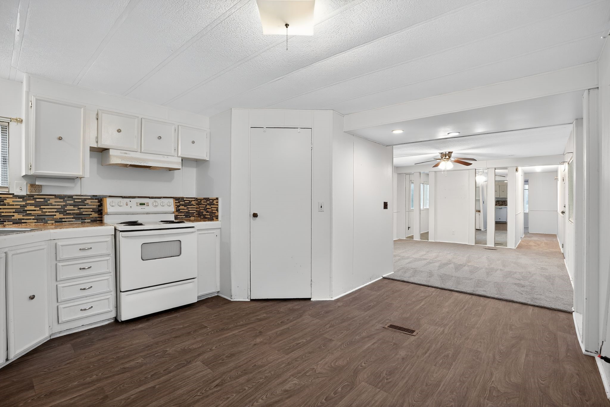 3 Meadowlark Property Photo 4