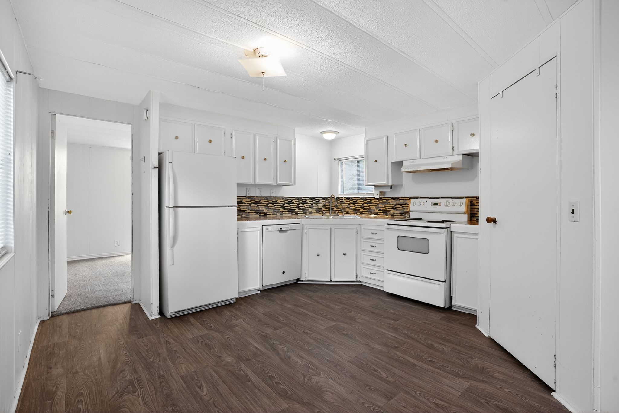 3 Meadowlark Property Photo 5