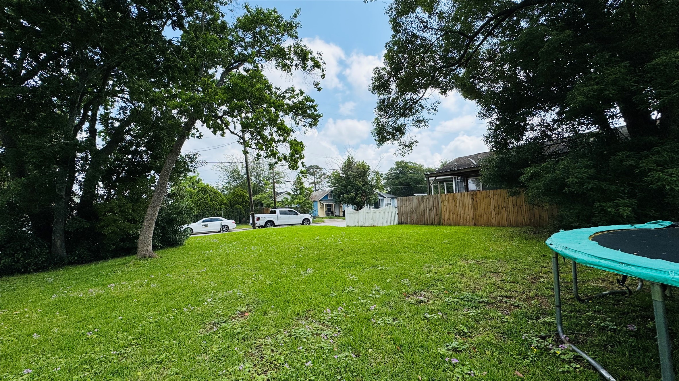 305 E Defee Avenue Property Photo 1