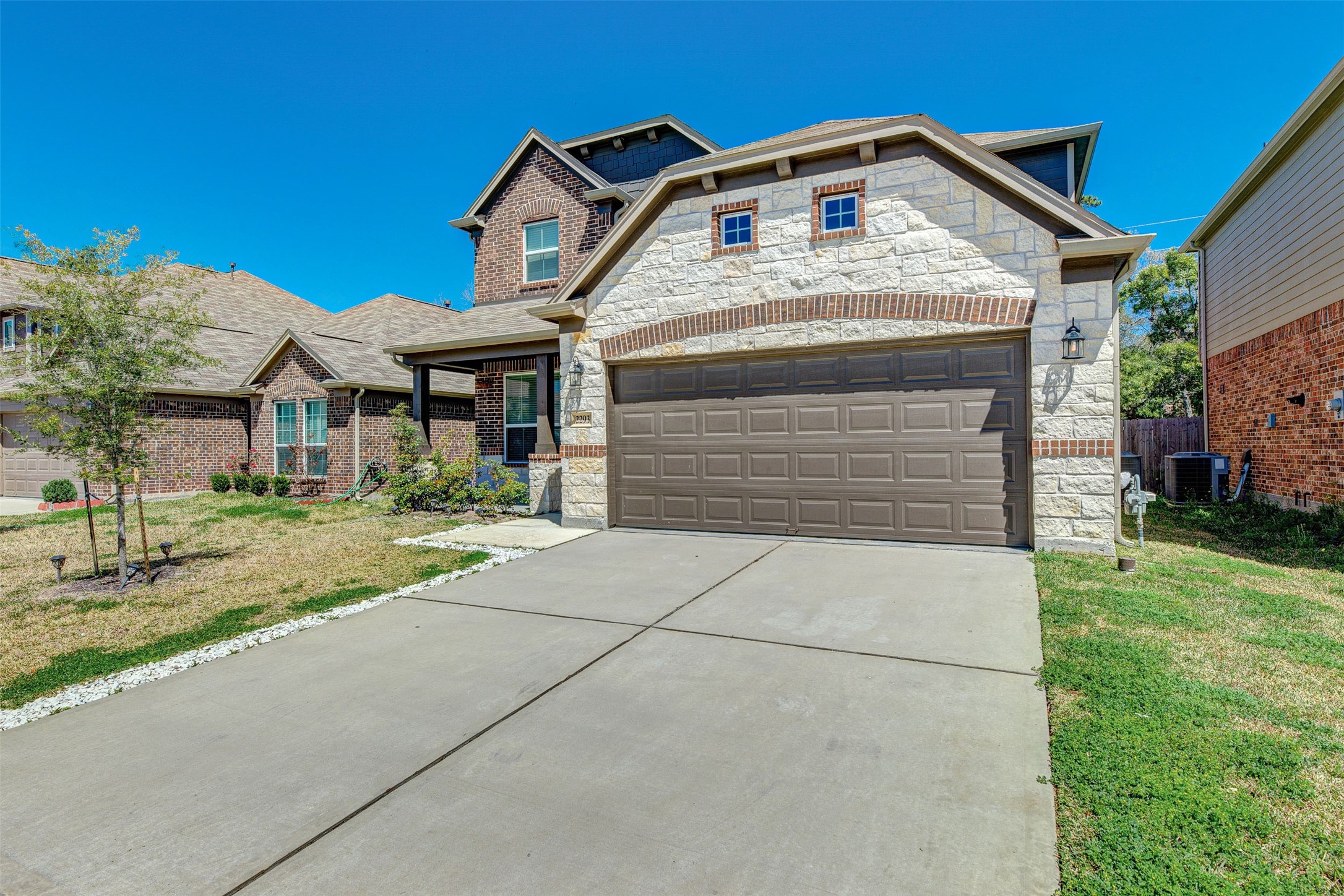 2293 Garden Square Path Property Photo 2