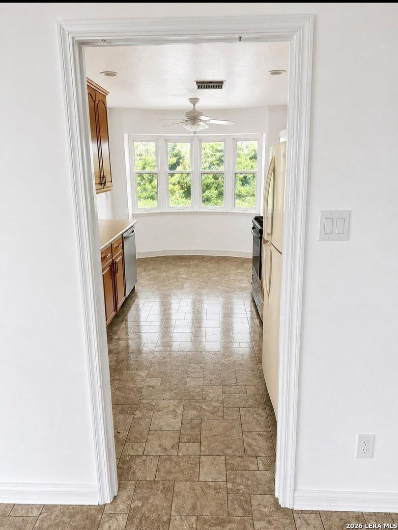 907 Redway Lane Property Photo 13