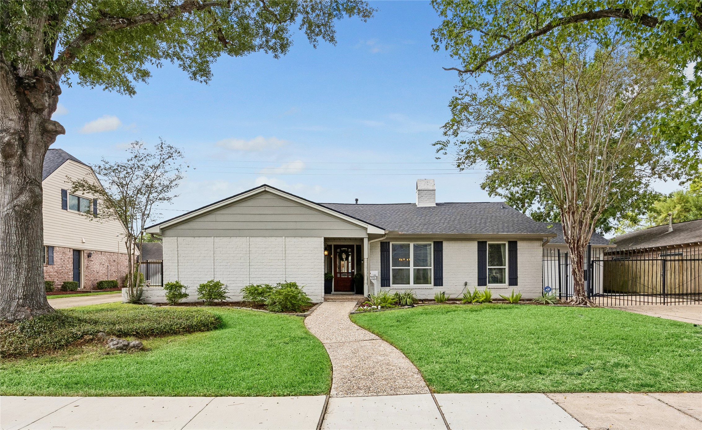 906 Walnut Bend Lane Property Photo 1