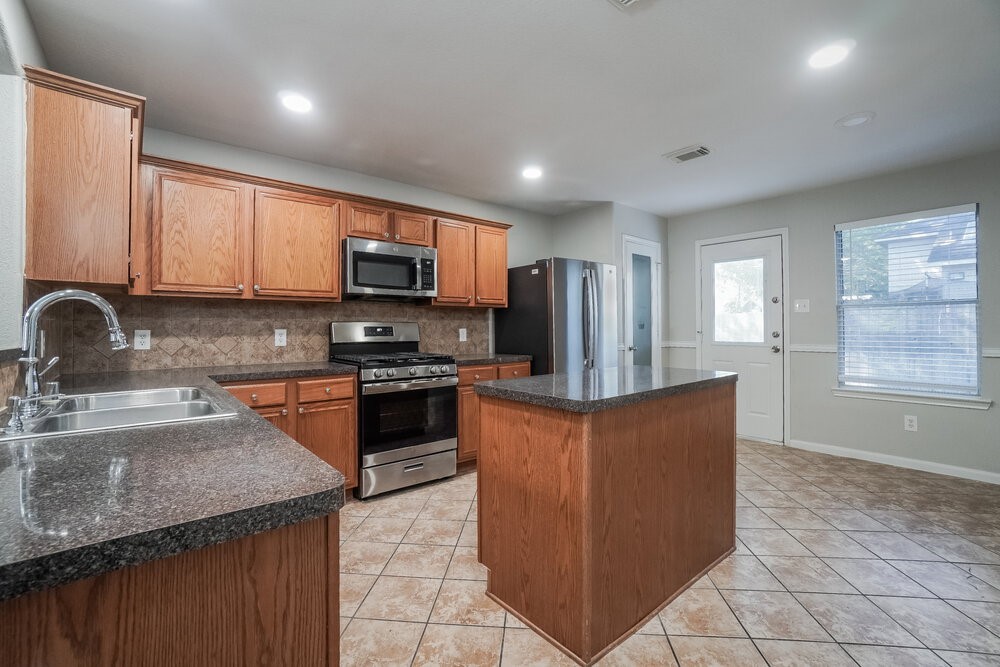 23503 Maple View Drive Property Photo 7