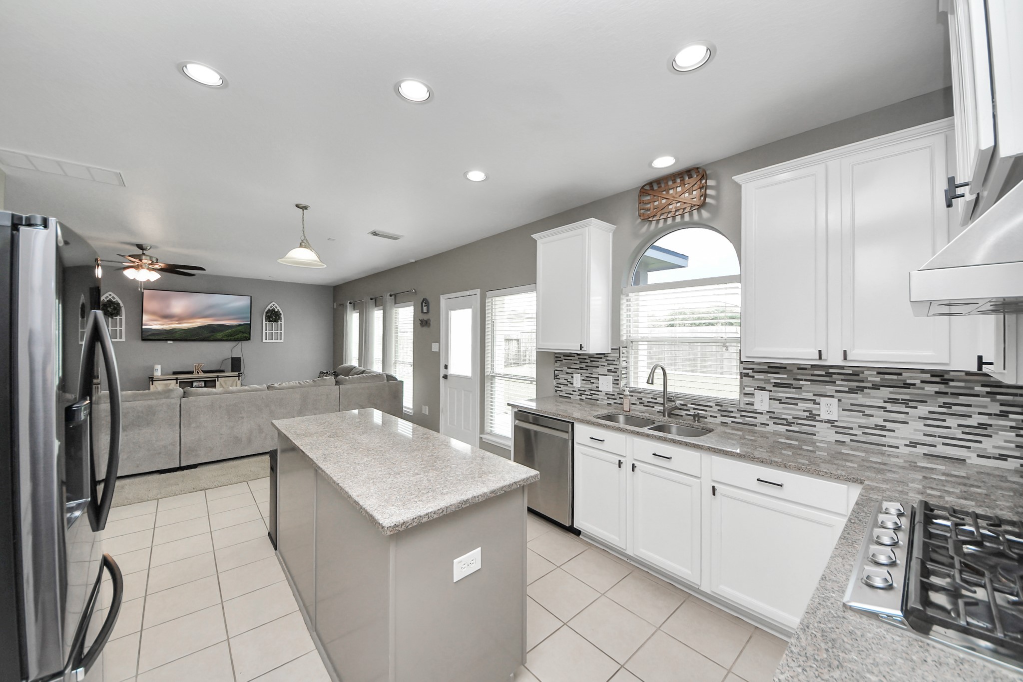 2014 Orchard Spring Drive Property Photo 7