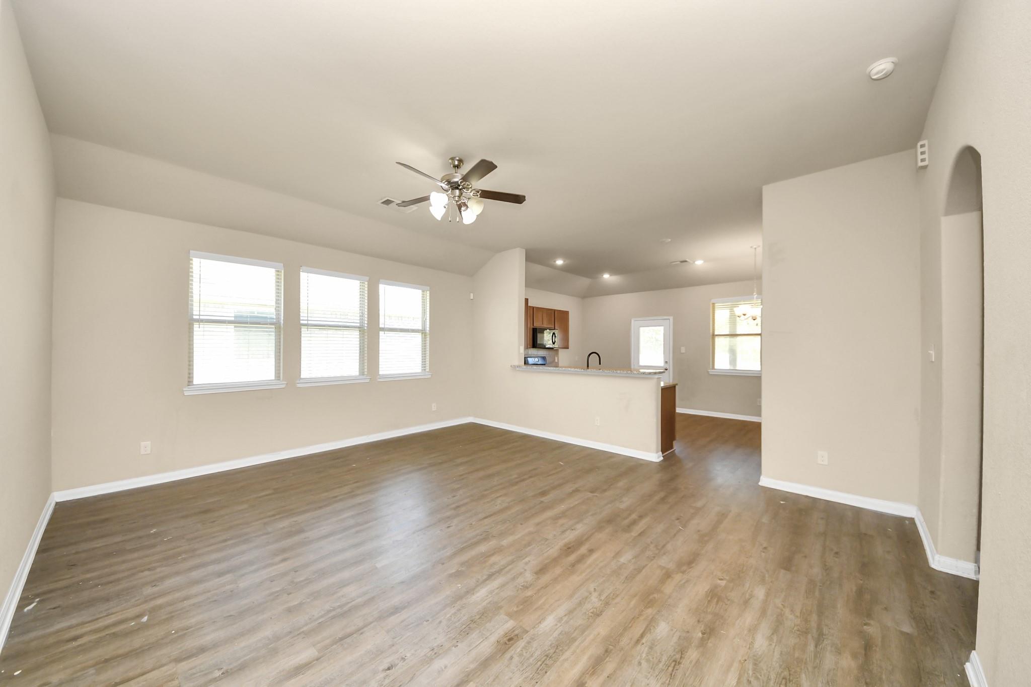 330 Kickapoo Drive, Anahuac Tx 77514 Property Photo 5