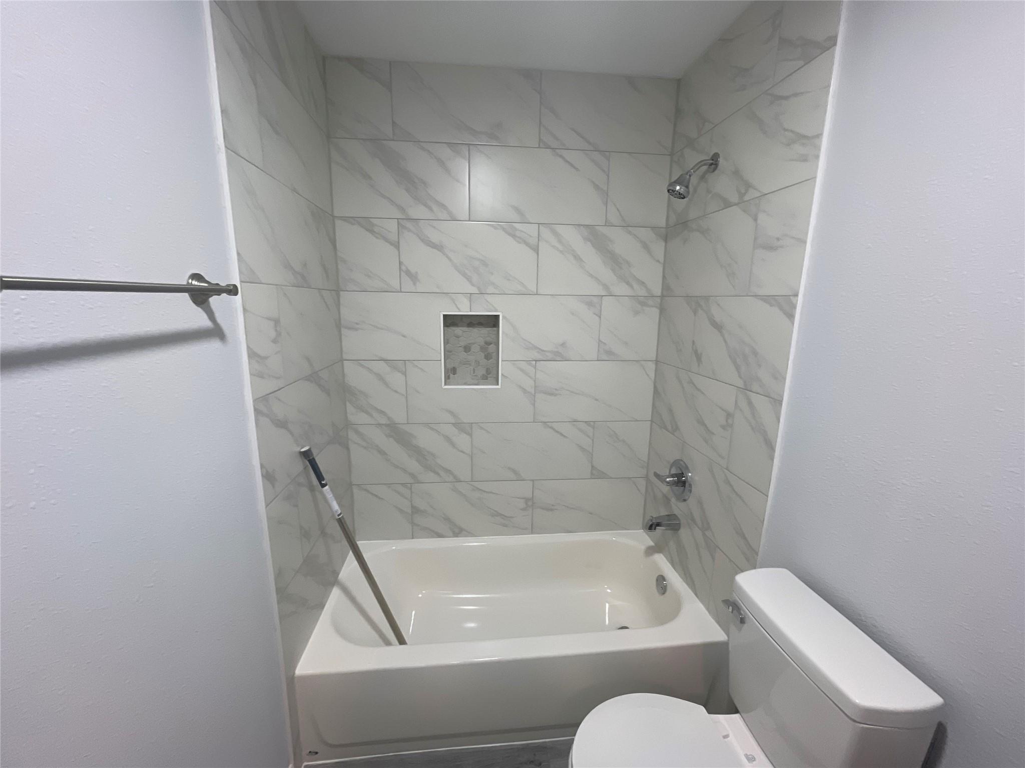 8710 Valley Flag, Houston Tx 77078 Property Photo 22