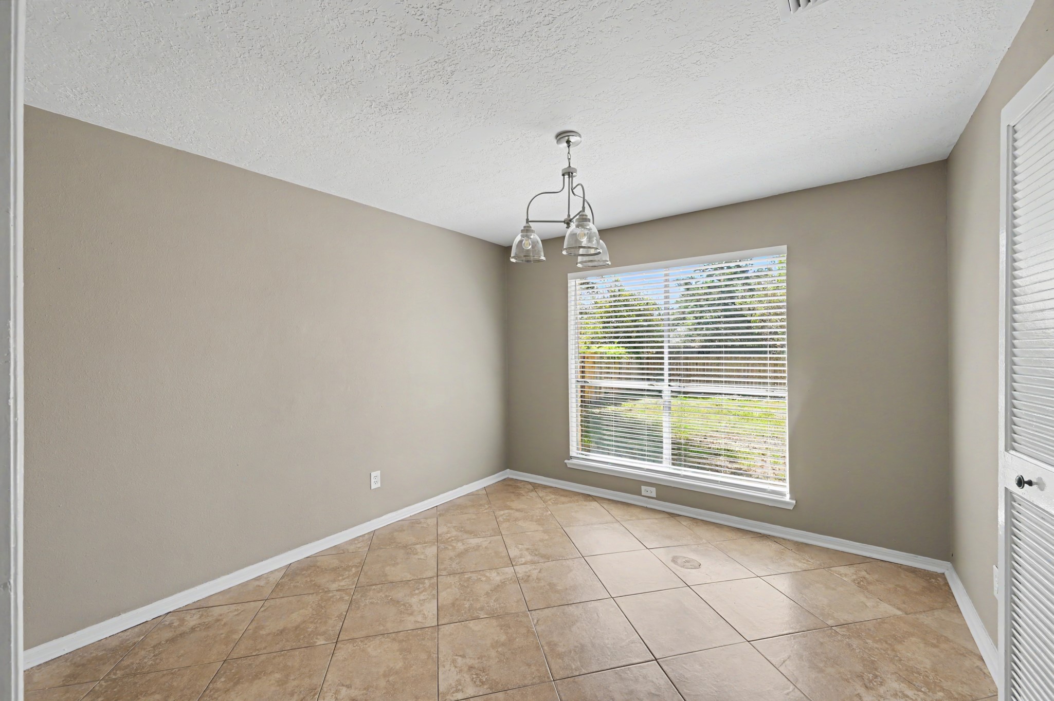 24915 Butterwick Drive Property Photo 13