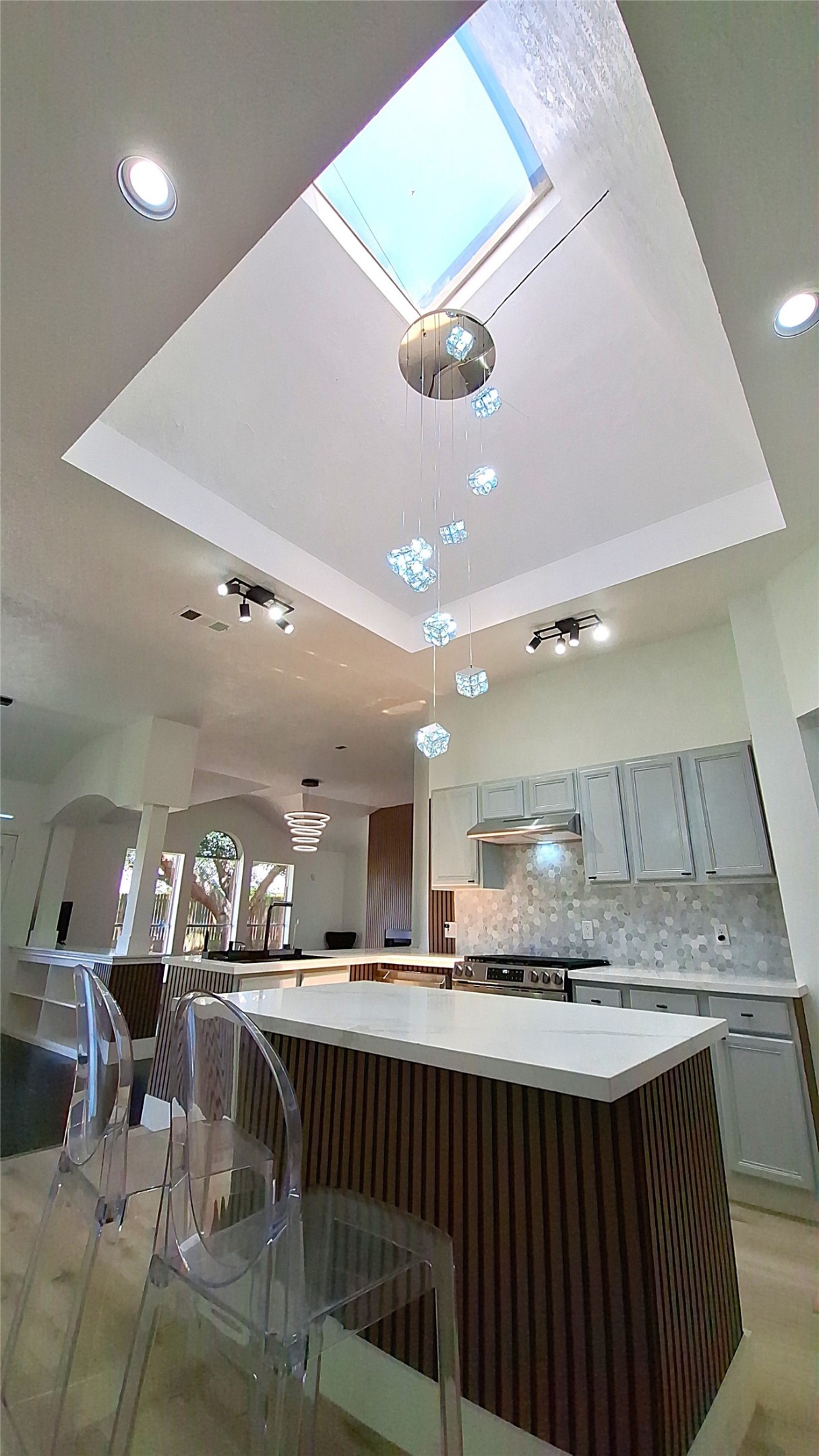 17122 Canterbury Green Court Property Photo 9