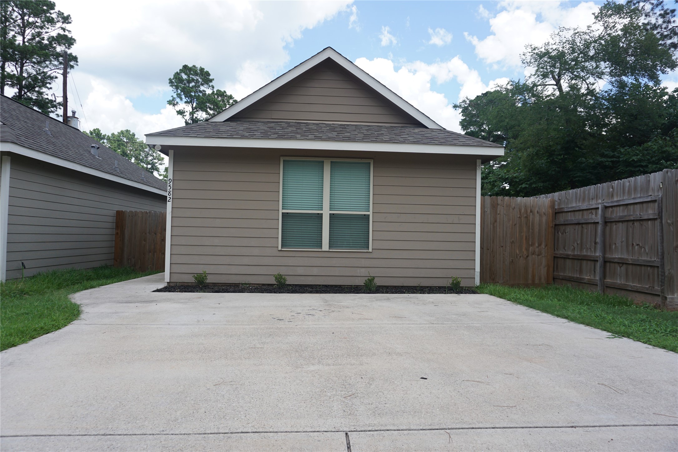 9582 Darkwood Property Photo 1