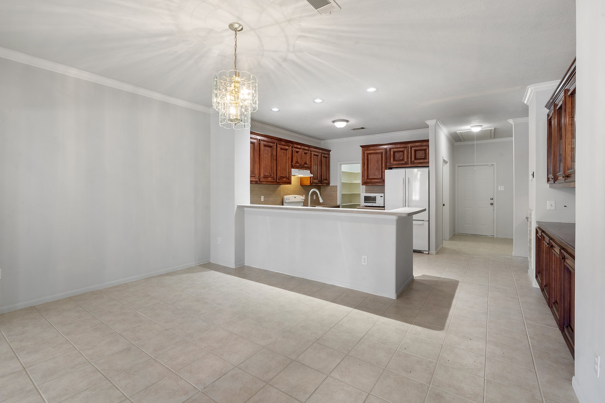 1310 E James Street 18 Property Photo 4