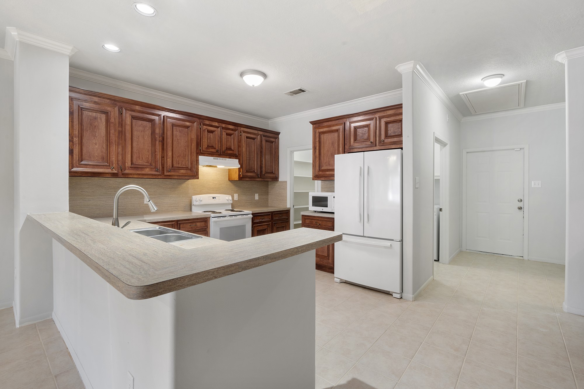1310 E James Street 18 Property Photo 5