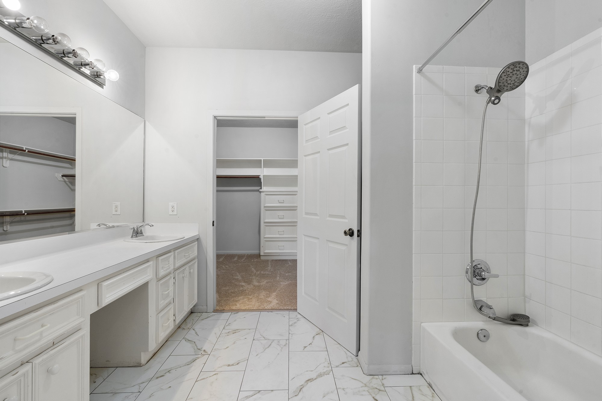 1310 E James Street 18 Property Photo 11