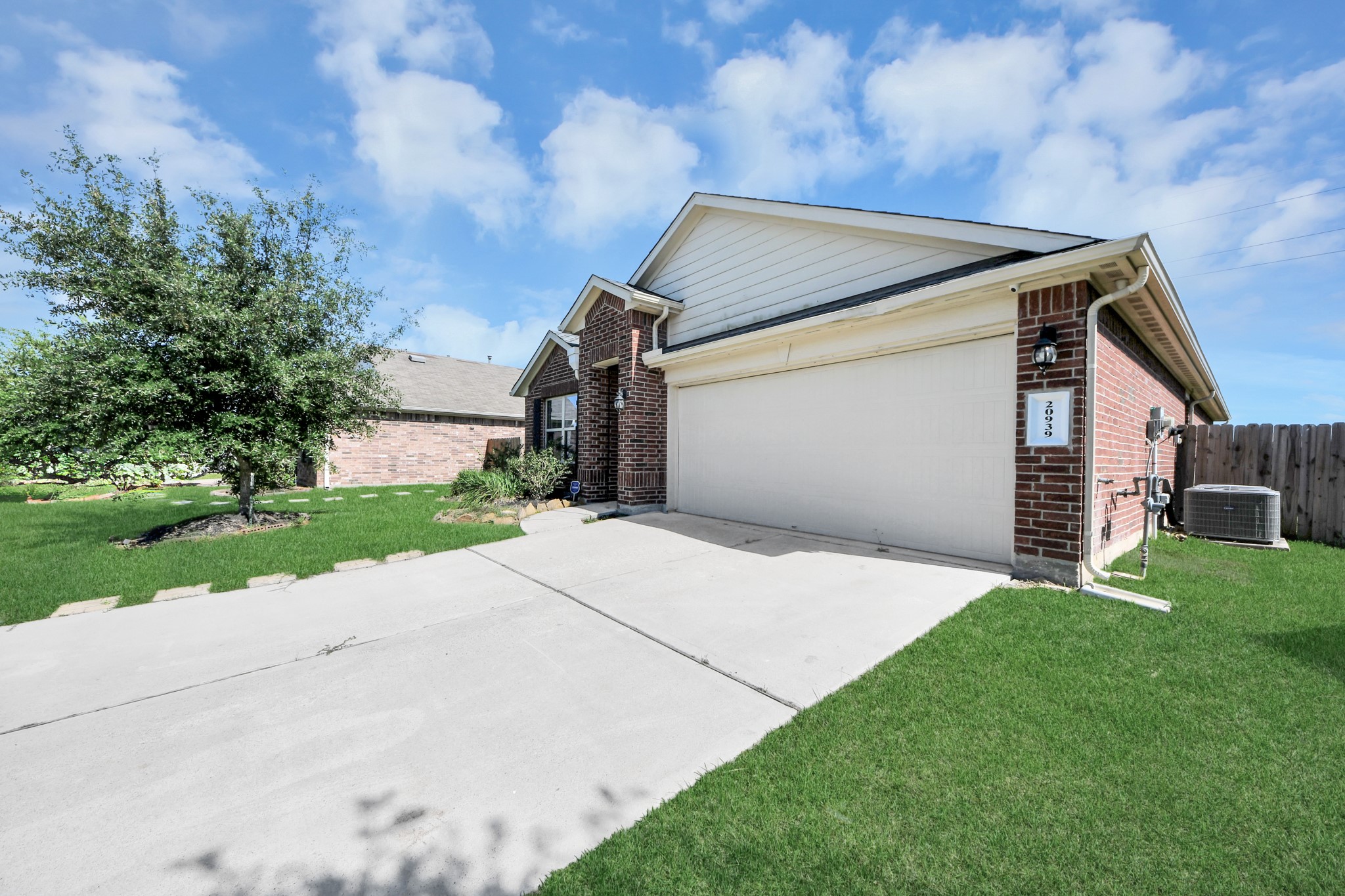 20939 Wedgewood Chase Property Photo 3