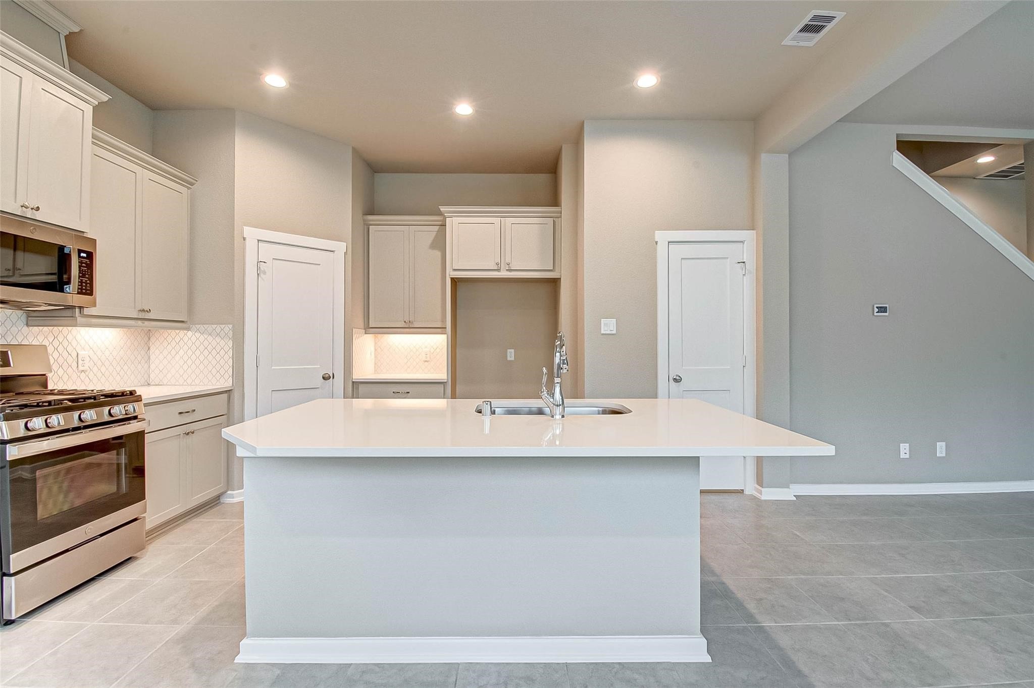 332 N Spotted Fern Drive Property Photo 4