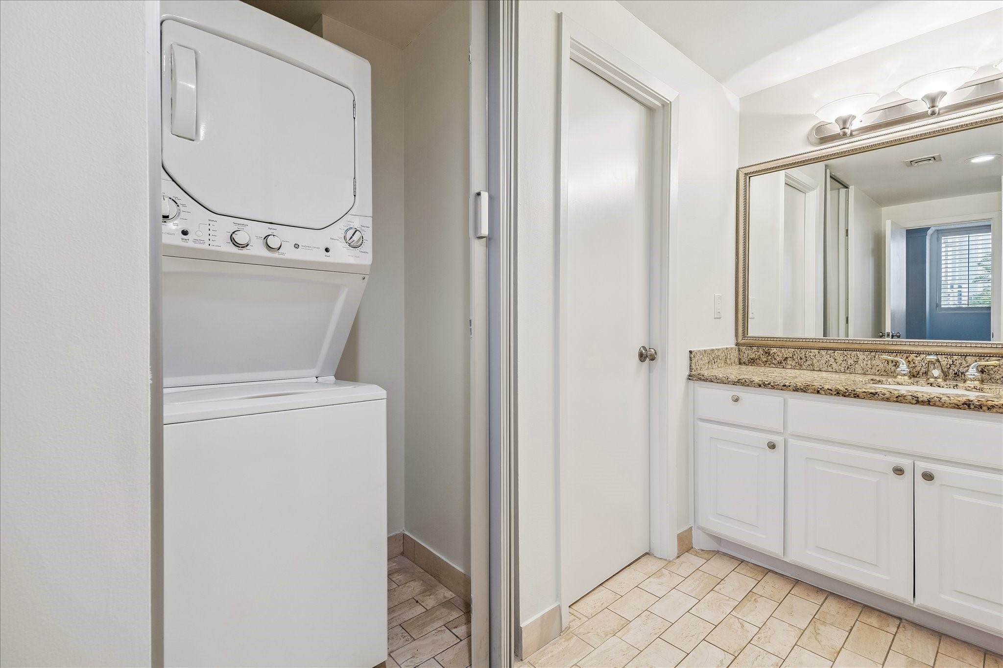 21 Briar Hollow Lane 501 Property Photo 19