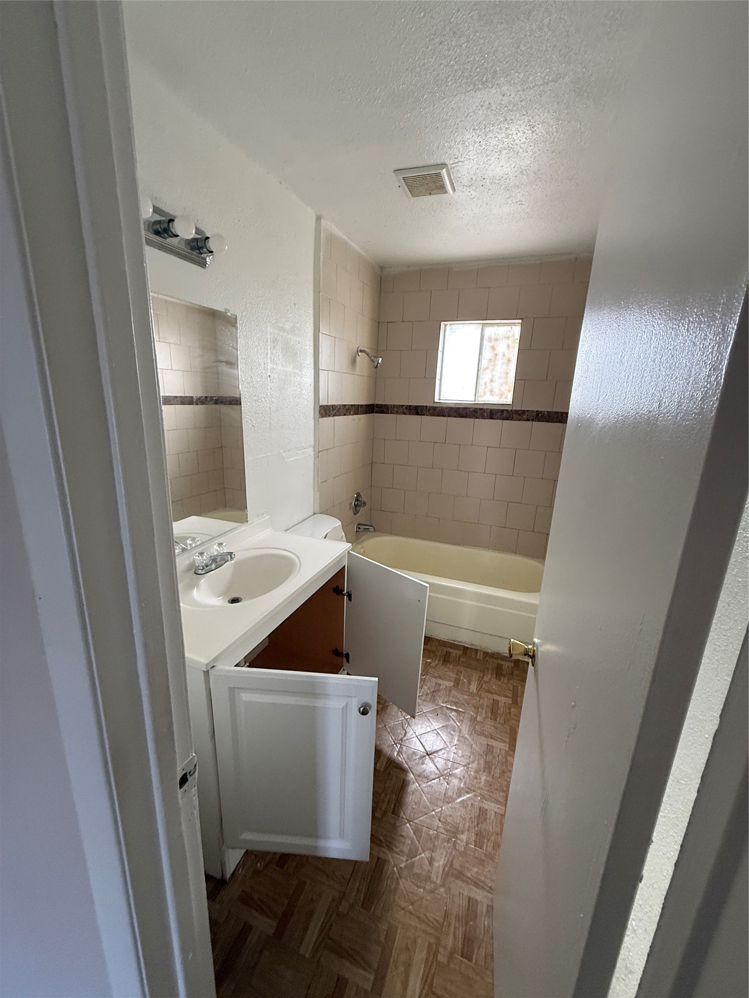 8445 Winkler Drive 06 Property Photo 6