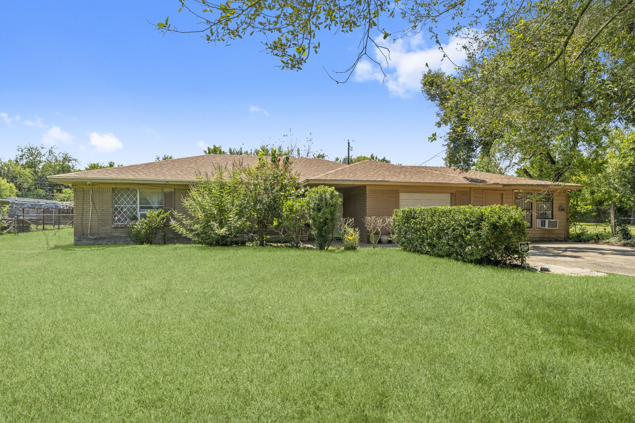 814 Isetta Lane Property Photo 1