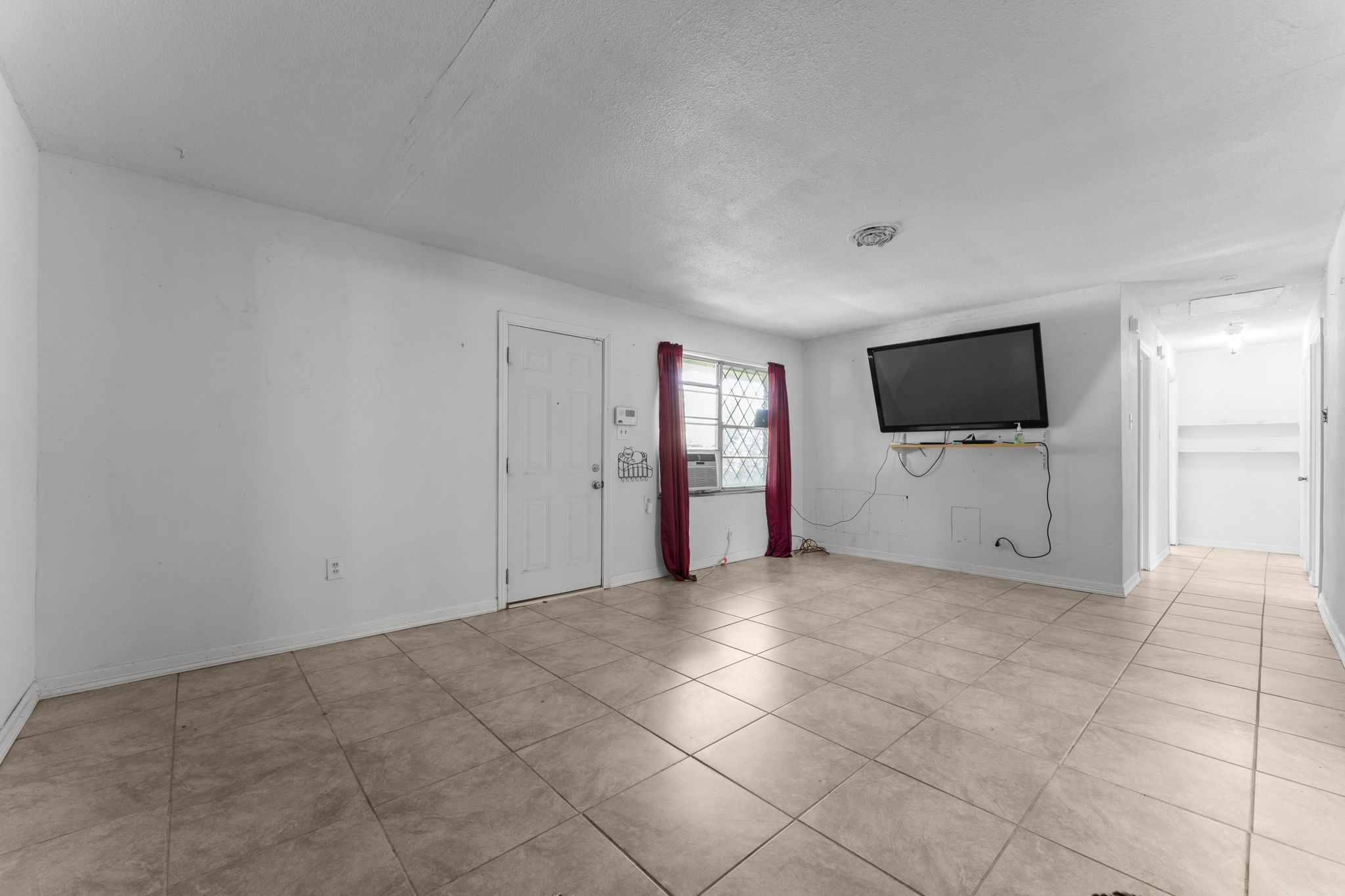 814 Isetta Lane Property Photo 8