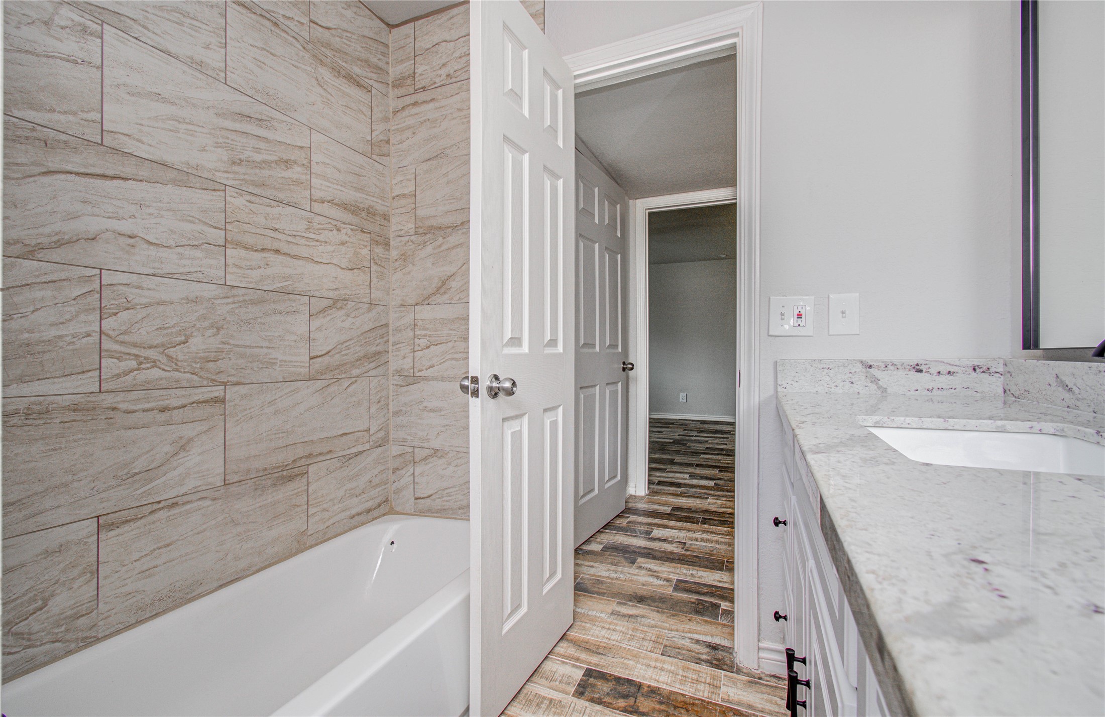 5507 Braesvalley Drive Property Photo 21